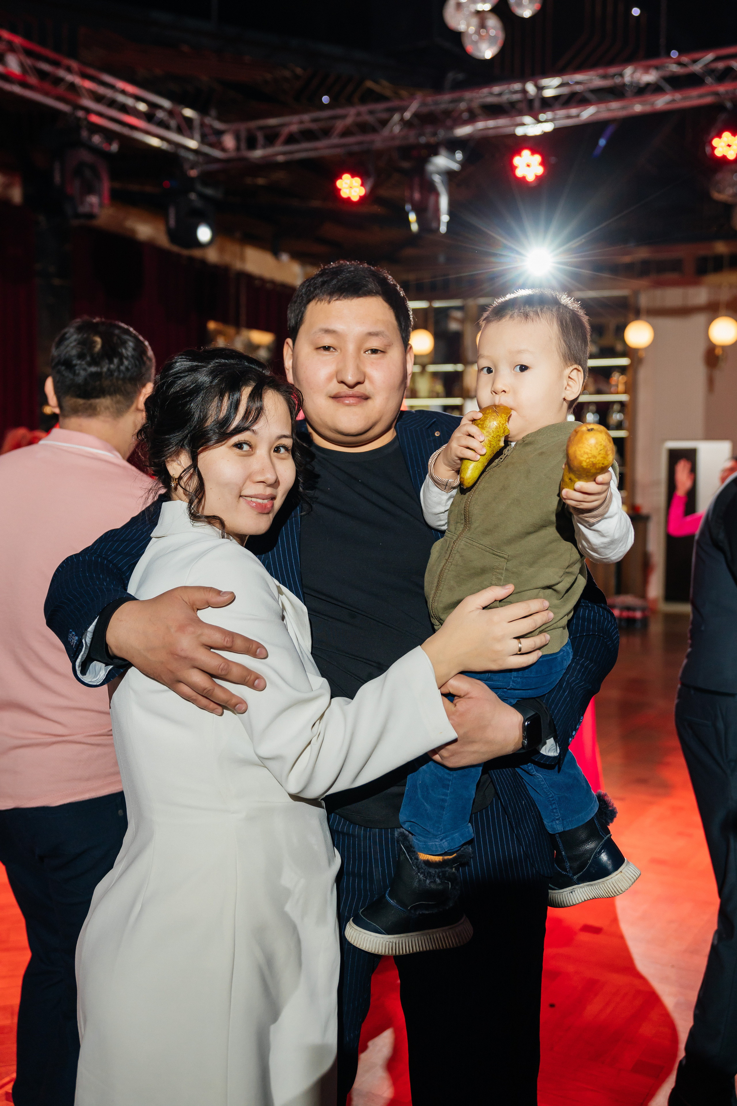 1 жас той. Профессиональный фотограф в городе Астана/Алматы Даурен Сембаев