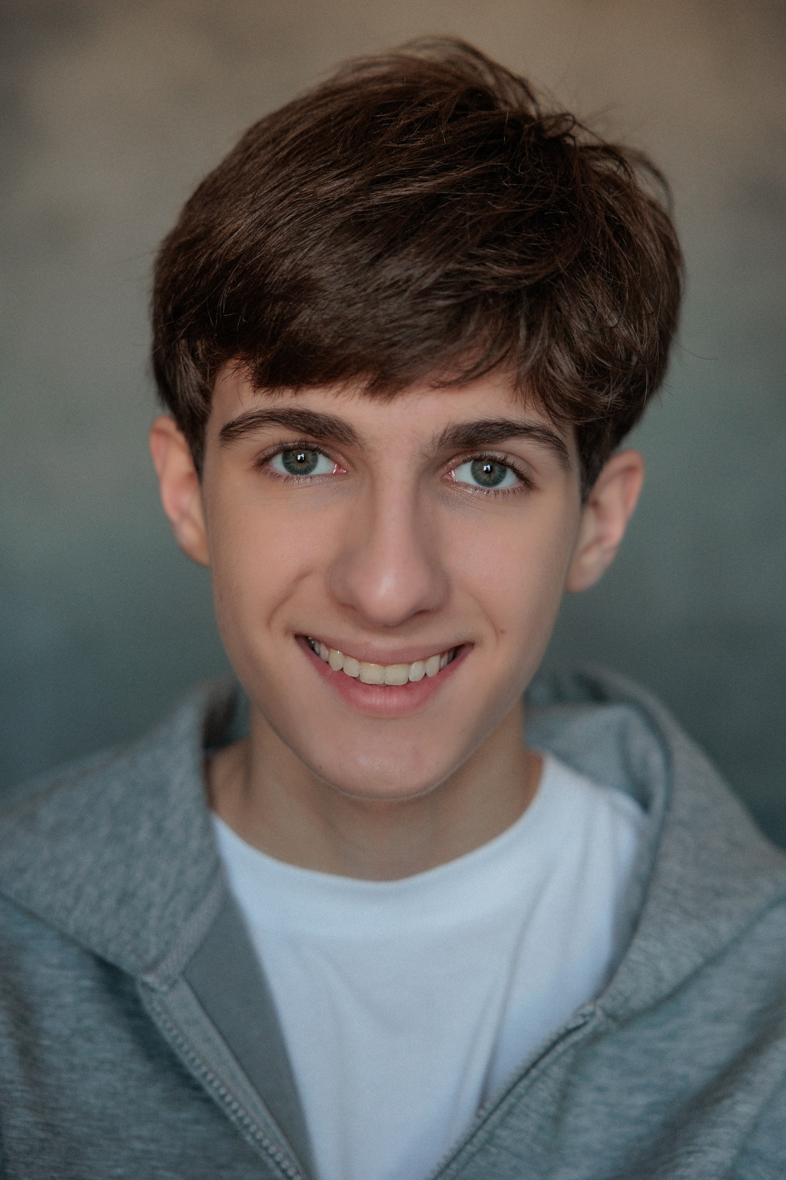 АРТЁМ. Я фотограф из Москвы к Вашим услугам