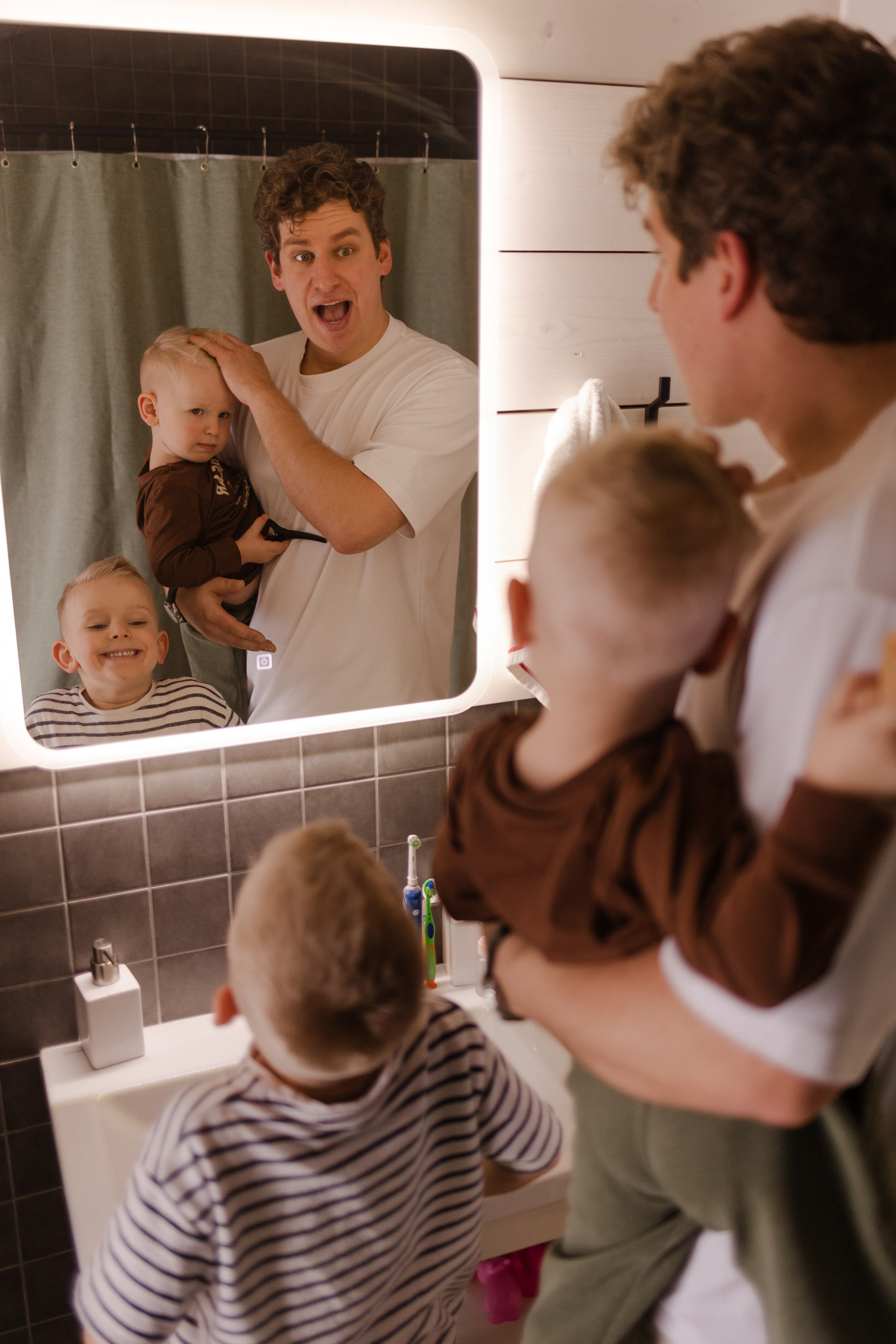 Акрам Ульяна и мальчишки. Фотграф в Москве Кузьмина Мария