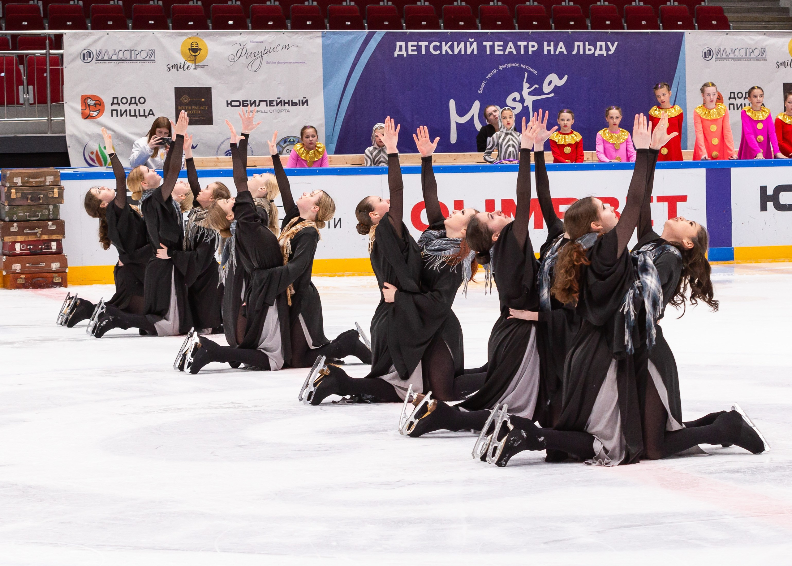 VII Ежегодный фестиваль массовых танцев на льду и фигурного катания «Петровский лёд» Санкт-Петербург 2024. Репортажный фотограф в Москве
