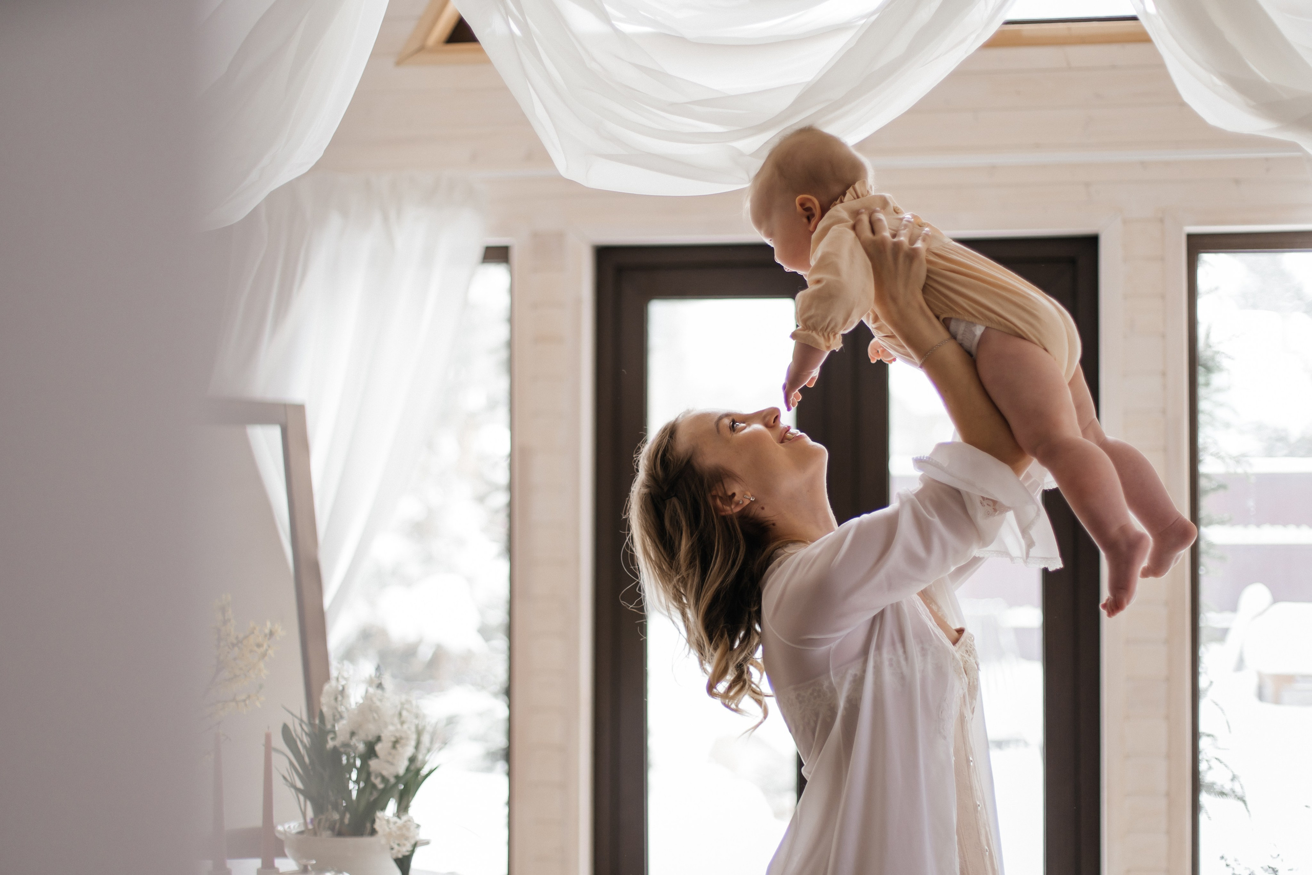 Алиса с мамой Кристиной в нежной семейной фотосессии в Домике Элли г. Пушкино. Семейный и детский фотограф в Сергиев Посаде, Хотьково Якимчук Любовь