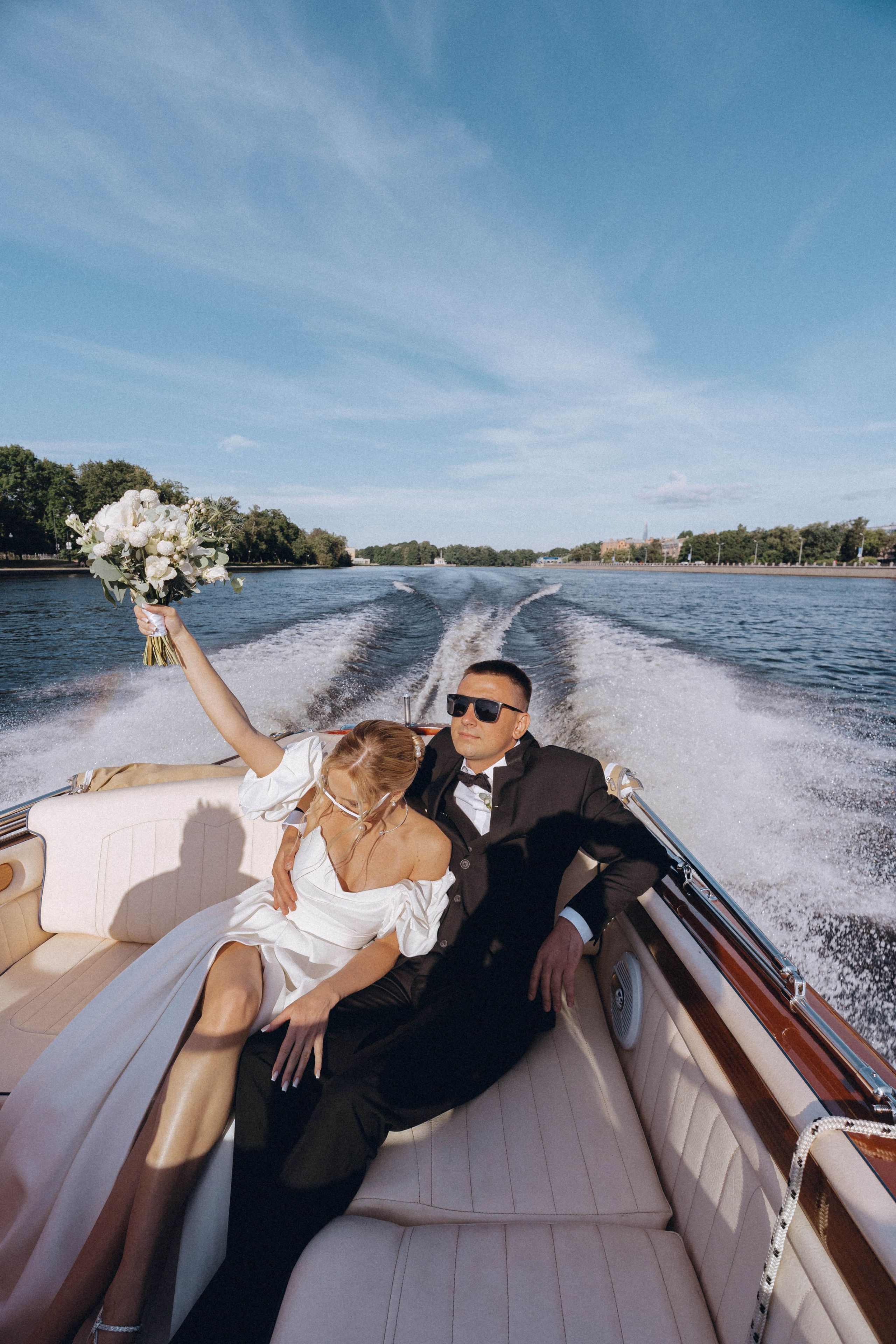 СВАДЕНБНАЯ СЬЕМКА НА КАТЕРЕ ПО КАНАЛАМ САНКТ-ПЕТЕРБУРГА И В АКВАТОРИИ НЕВЫ. Профессиональный фотограф, Санкт-Петербург — Виктория Богомолова