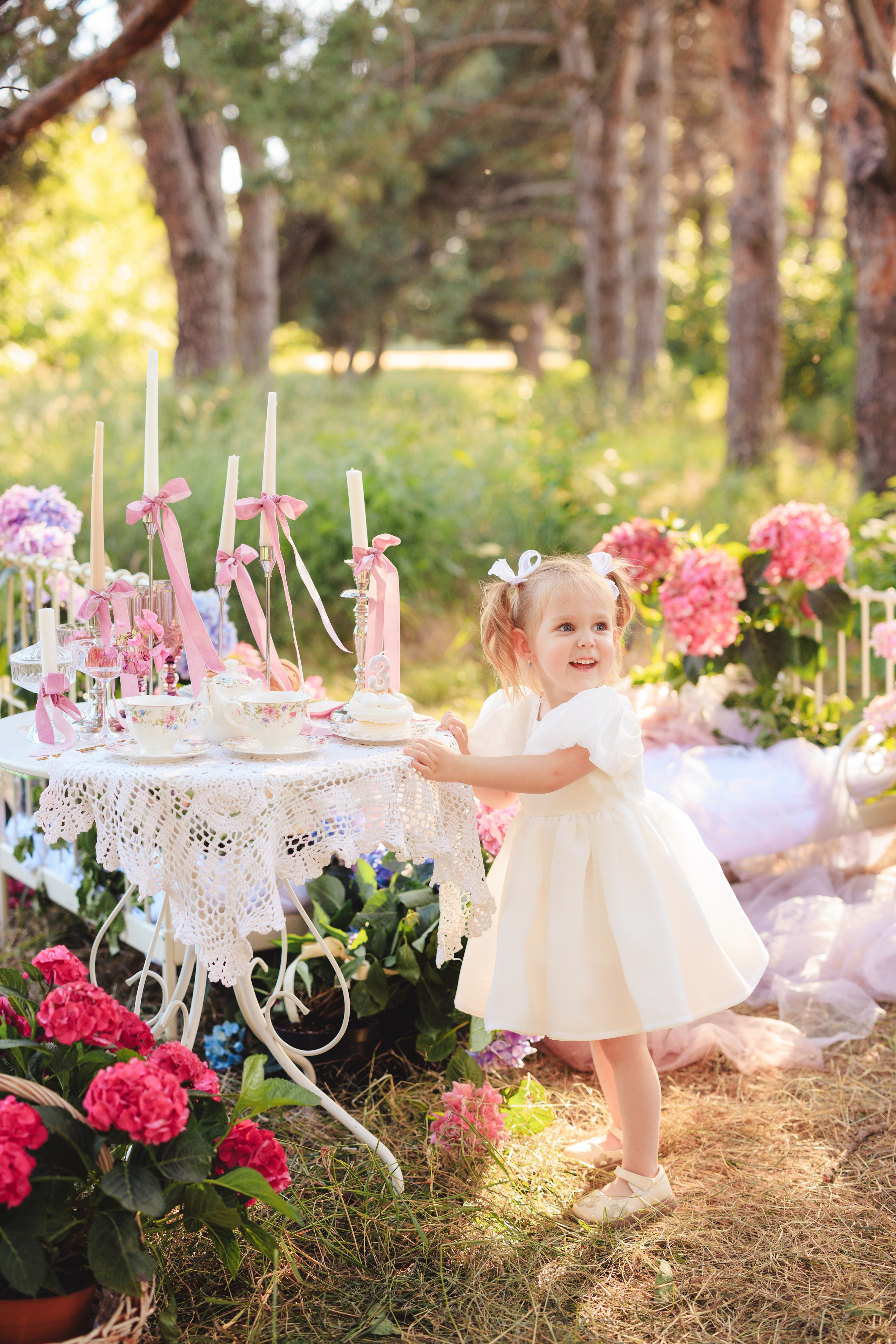 Цветочная кровать с кроликами. Семейный и детский фотограф в Краснодаре Анна Трашкова