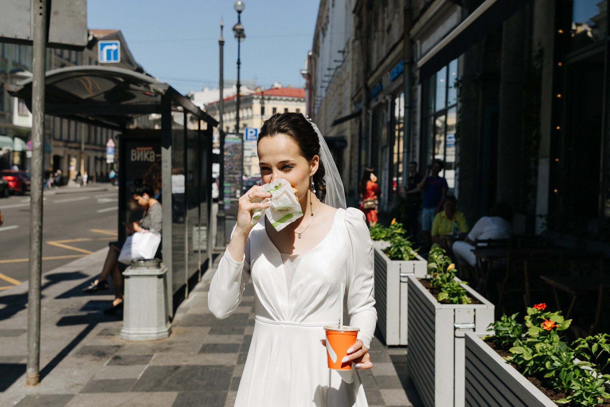Свадебная прогулка в Санкт-Петербурге. Фотограф крещение венчание в Петербурге! Помогает подобрать храм и посоветовал душевного батюшку в СПб