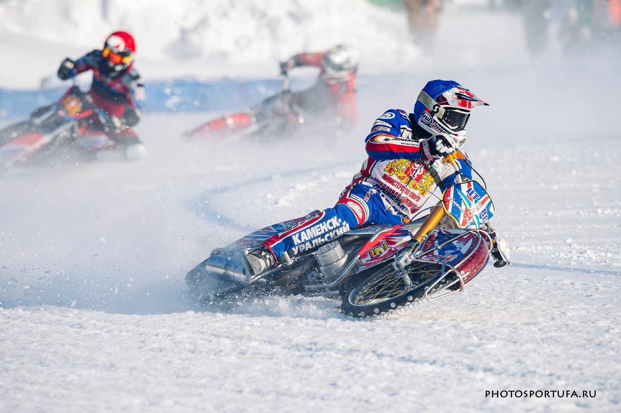 Мотогонку на льду. Спортивный фотограф в Уфе Евгений Буров