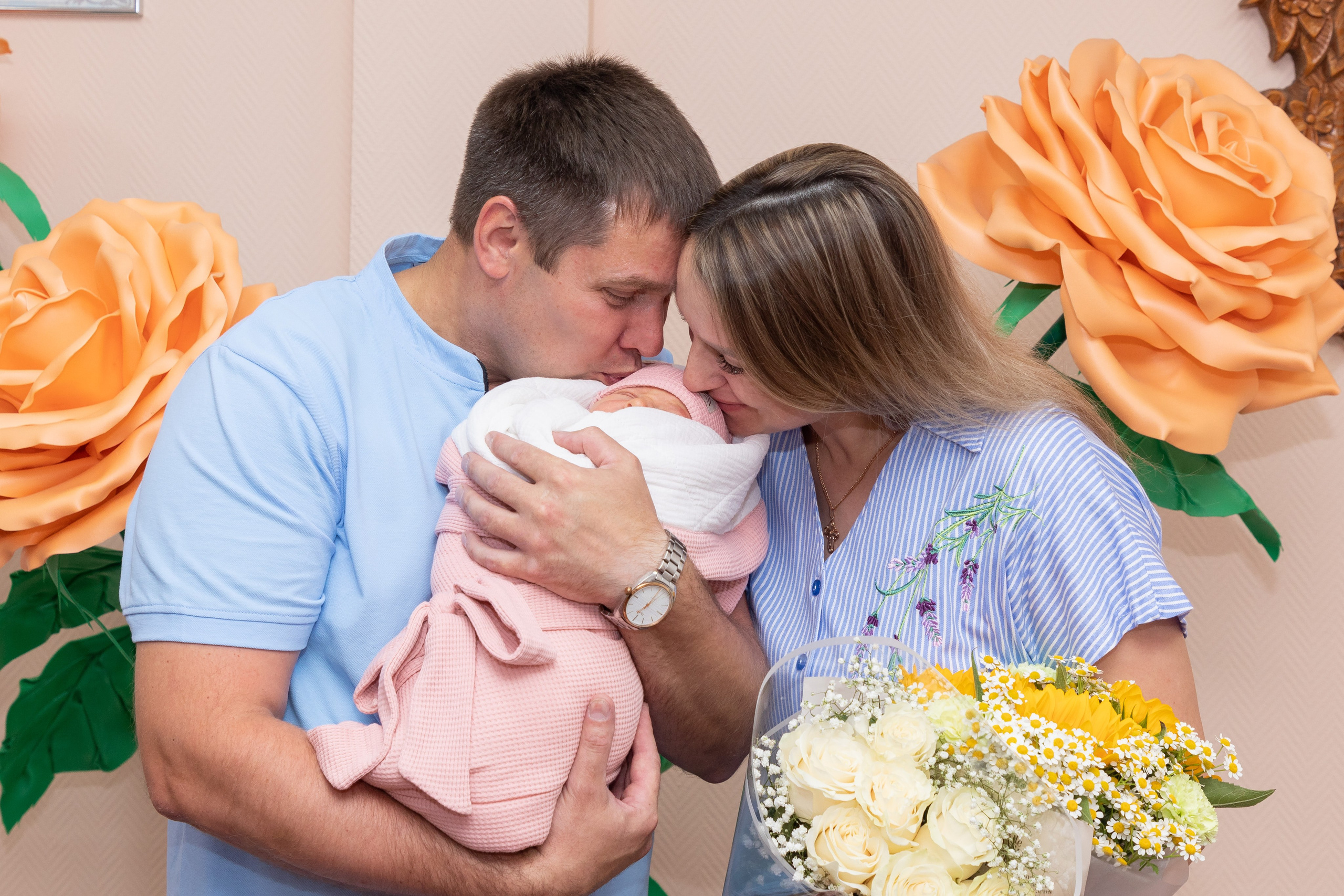 Выписка из роддома. Свадебный, семейный, школьный Фотограф и видеограф Худаноговы Александр и Ирина г. Зеленогорск, Красноярск