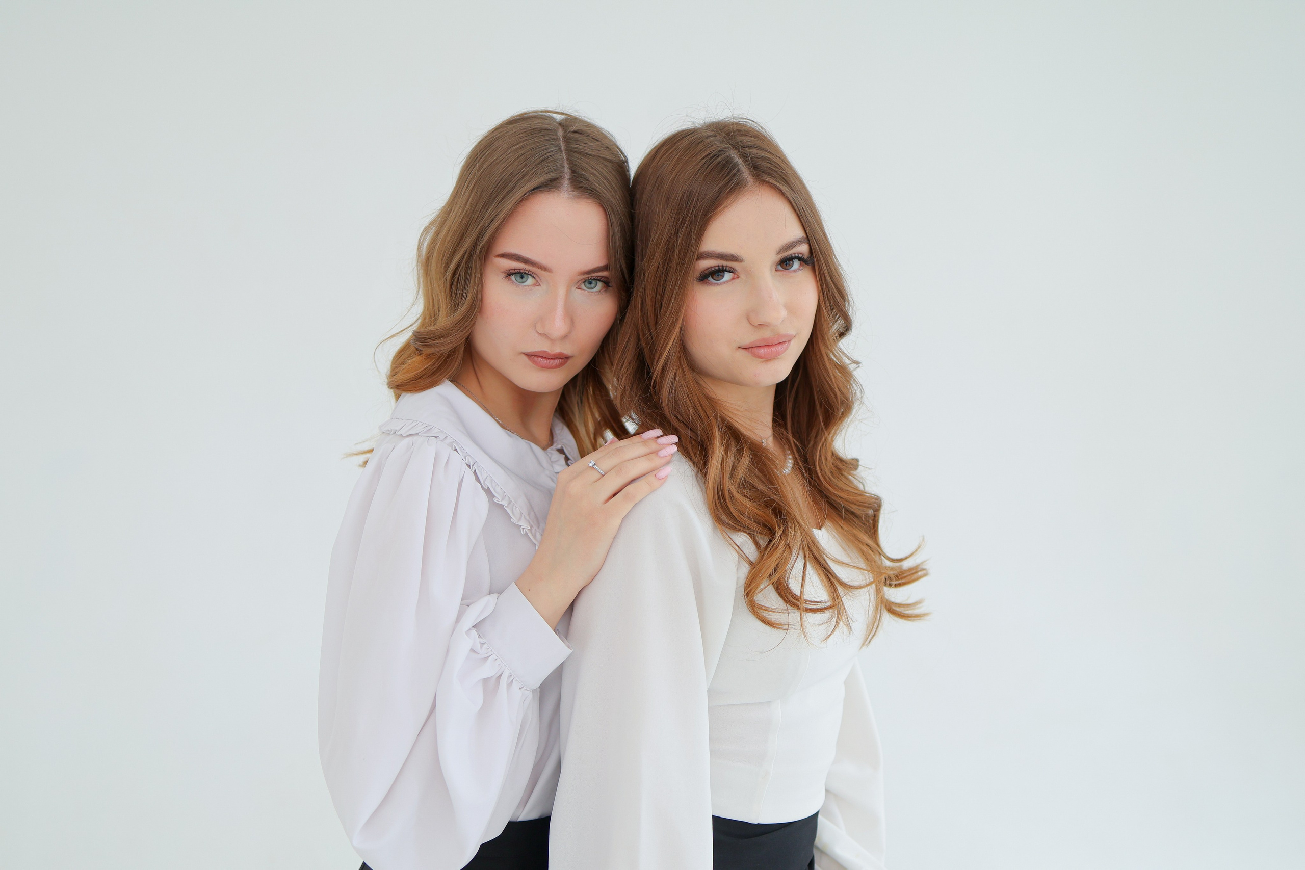 Циклорама 11 класс. Семейный фотограф Тюмень, фотограф на роды Салмина Мария