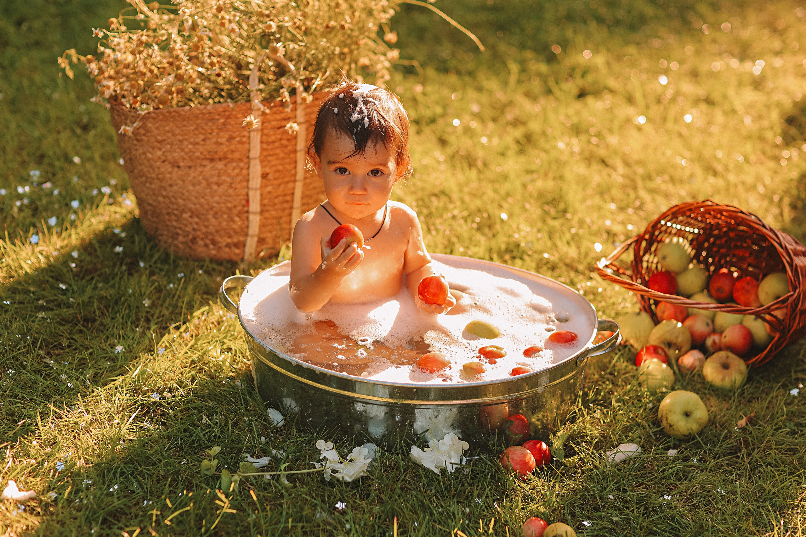 Стирка у дома. Семейный фотограф Тюмень, фотограф на роды Салмина Мария