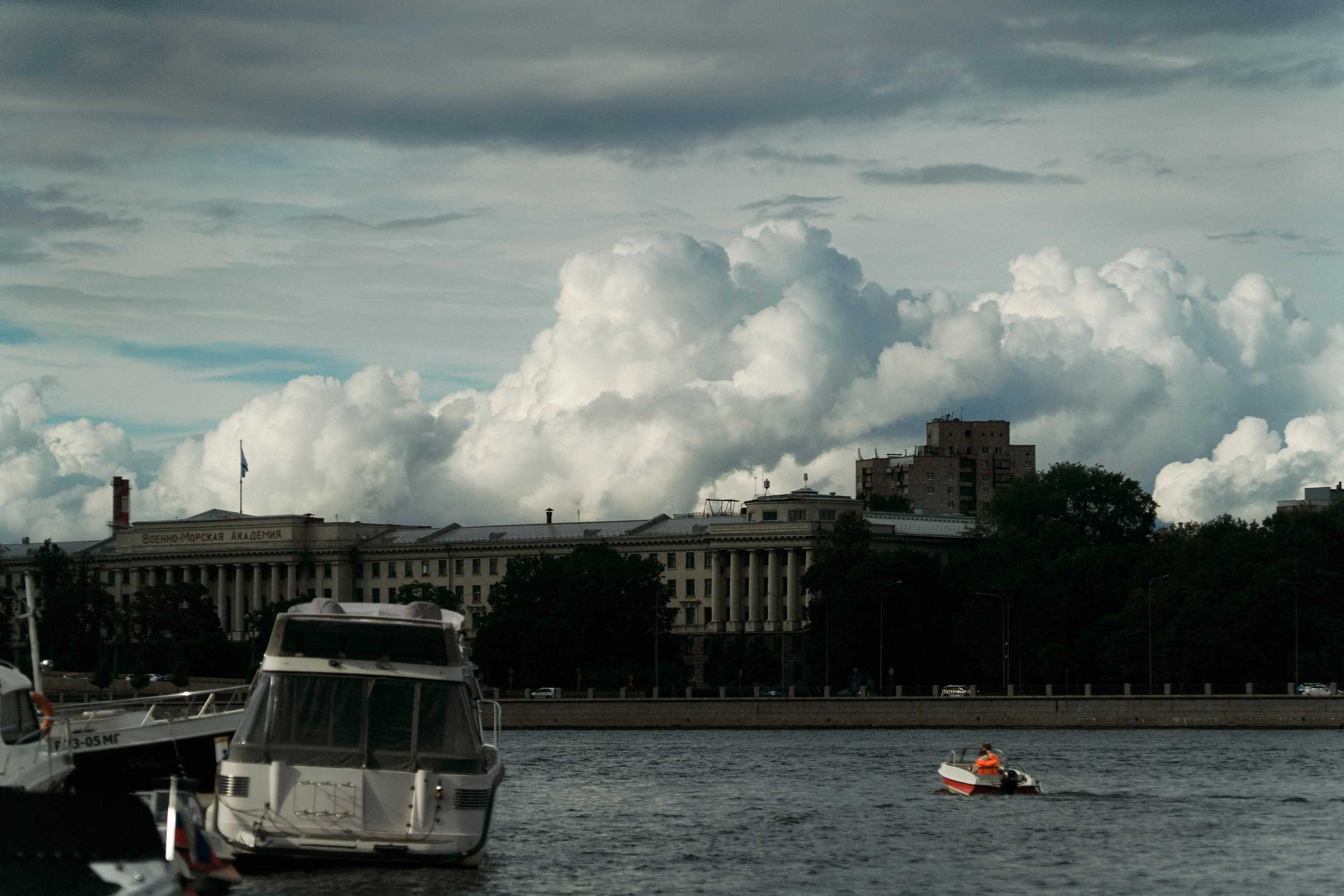 Арина и Илья — свадьба в Петербурге, цифра и плёнка. Свадебный фотограф Дмитрий Родионов — Санкт-Петербург и Ленинградская область
