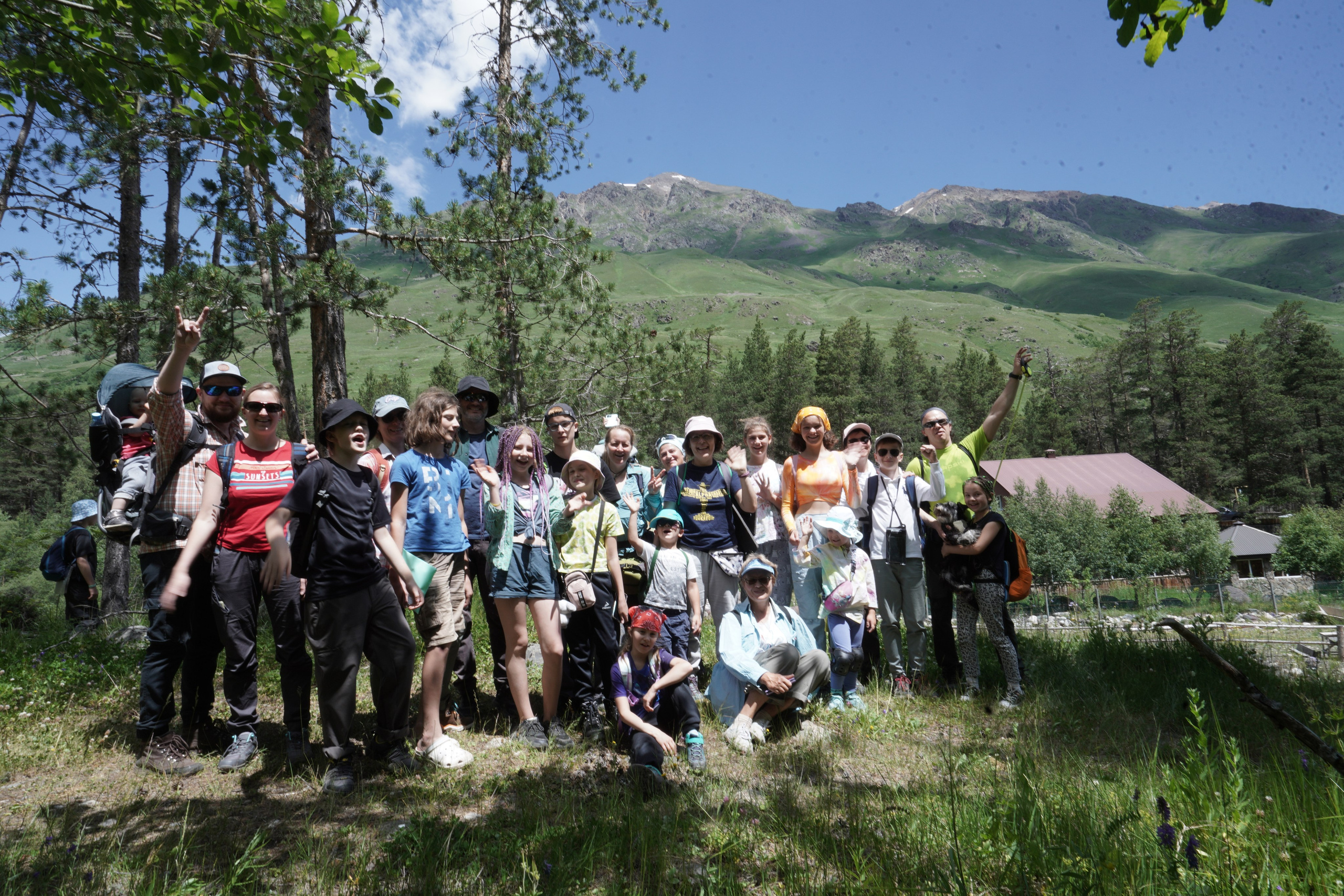 Эльбрус 2023 Маша Саша Дима. Заставка