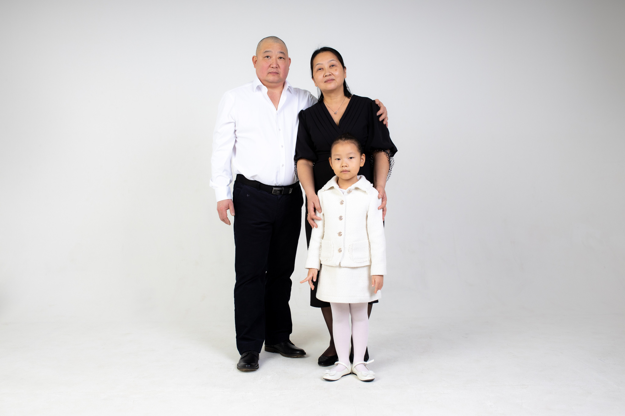 Семейная фотосессия на циклораме с импульсным светом. Фотограф в Железнодорожном и Балашихе