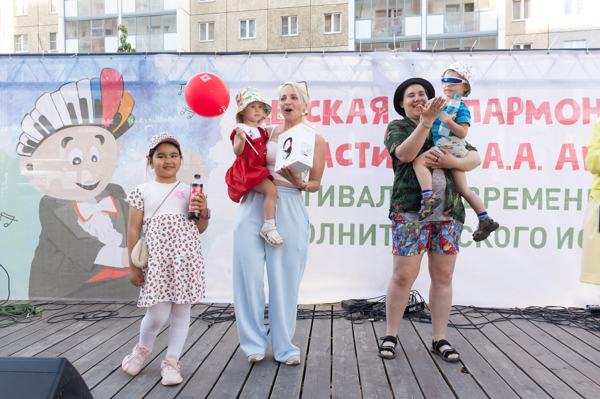 Фестиваль современного исполнительского искусства (Сквер Академ Риверсайд). Фотограф Максим Буряк