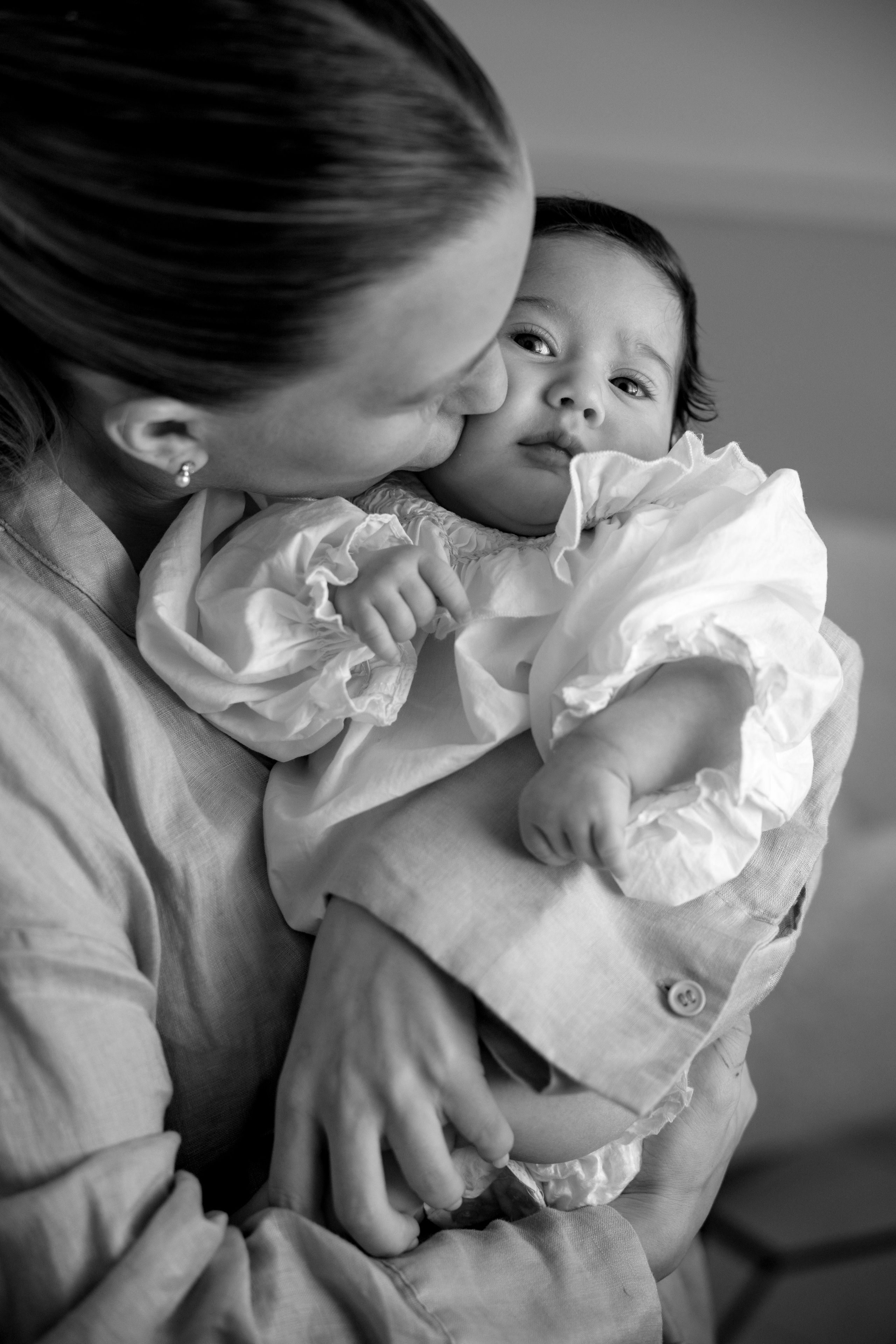 New born family photoshoot at home. Wedding and family photographer