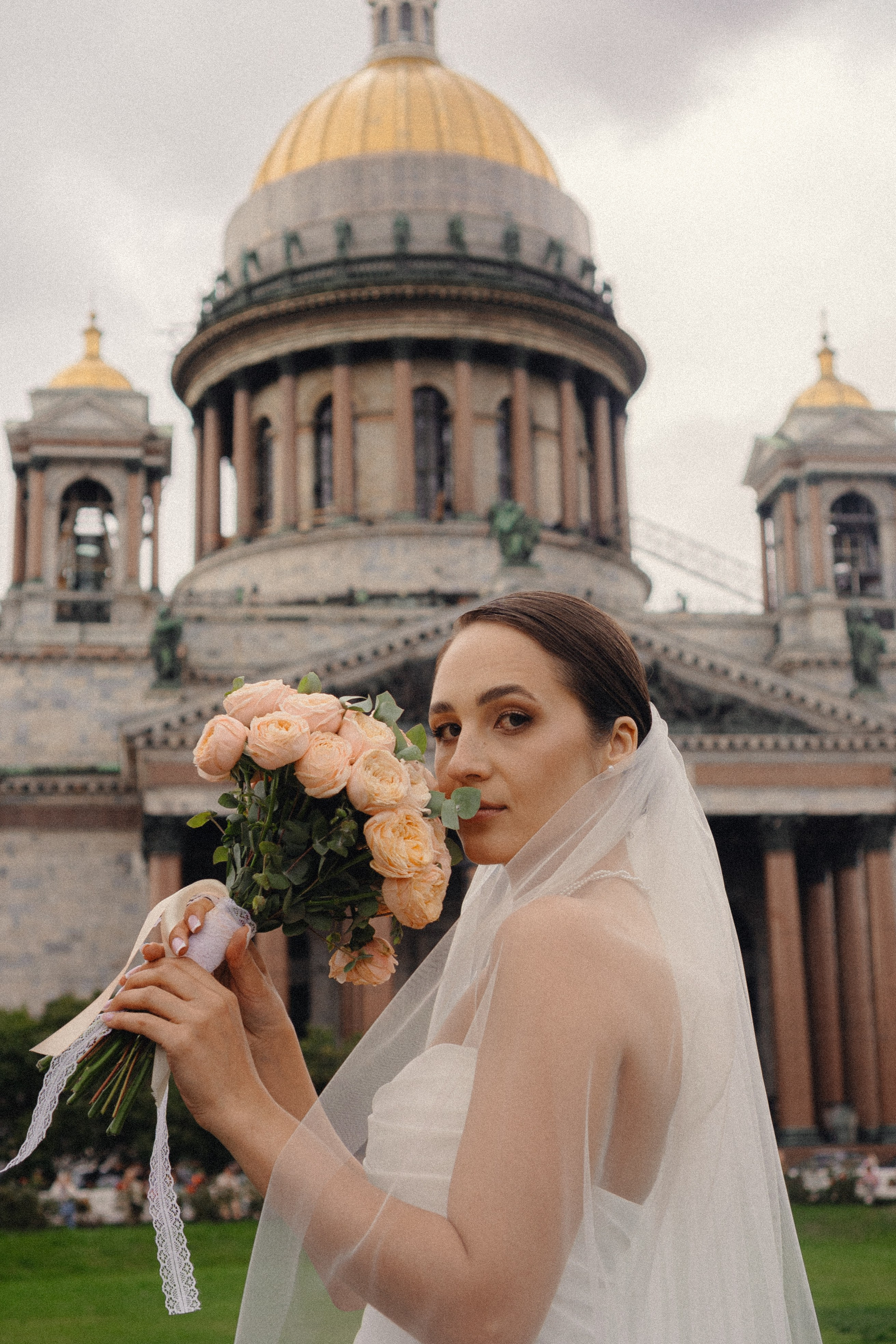 СВАДЕБНАЯ ПРОГУЛКА В САНТК-ПЕТЕРБУРГЕ (ИСАКИЕВСКИЙ СОБОР, ЗИМНЯЯ КАНАВКА, ЭРМИТАЖ И БОЛЬШАЯ МОРСКАЯ УЛИЦА). Профессиональный фотограф, Санкт-Петербург — Виктория Богомолова