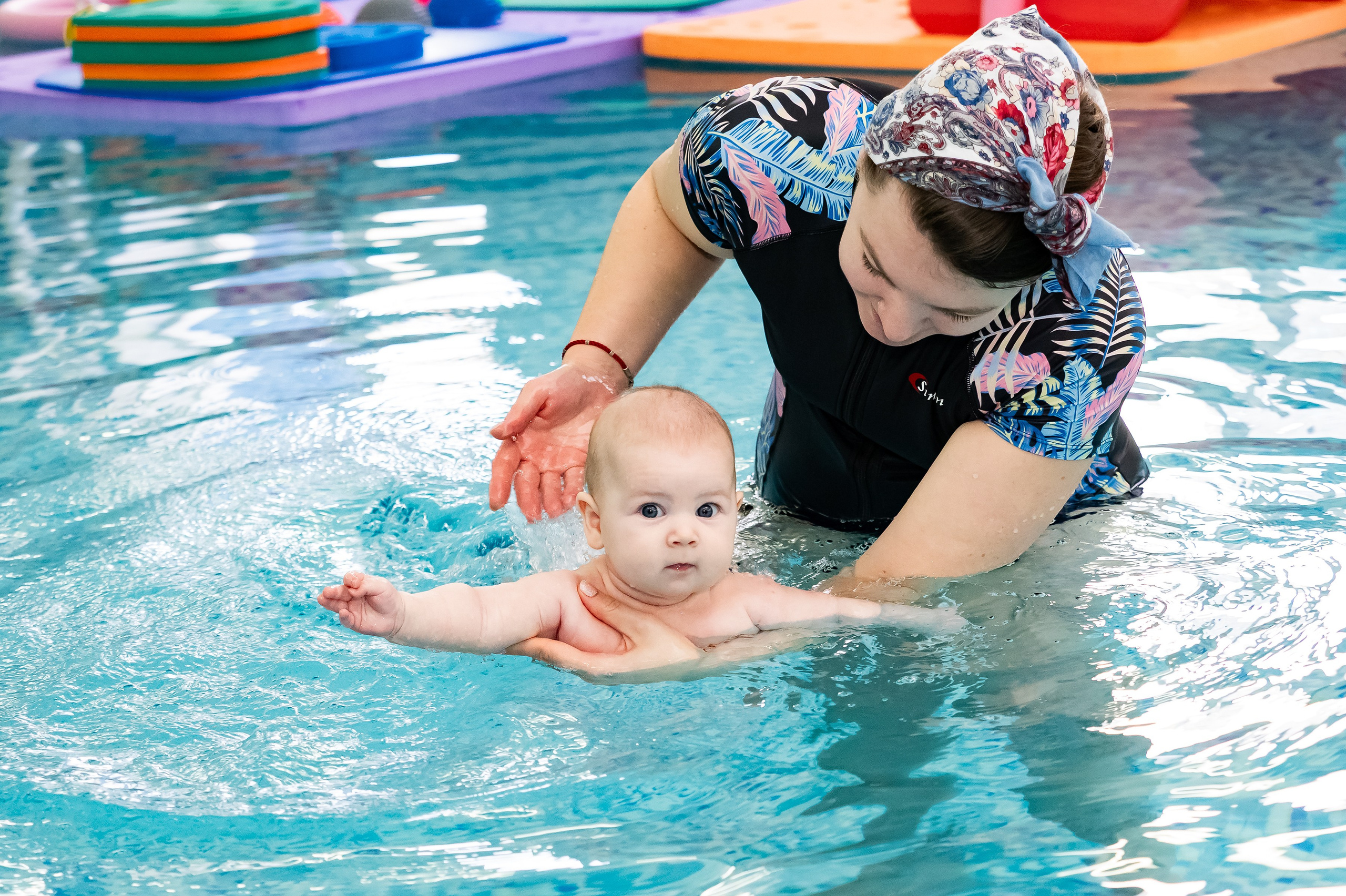 Грудничковое плавание. Репортажный, семейный и детский фотограф в Пензе и Заречном Арина Ермилова. Картины барельеф на заказ