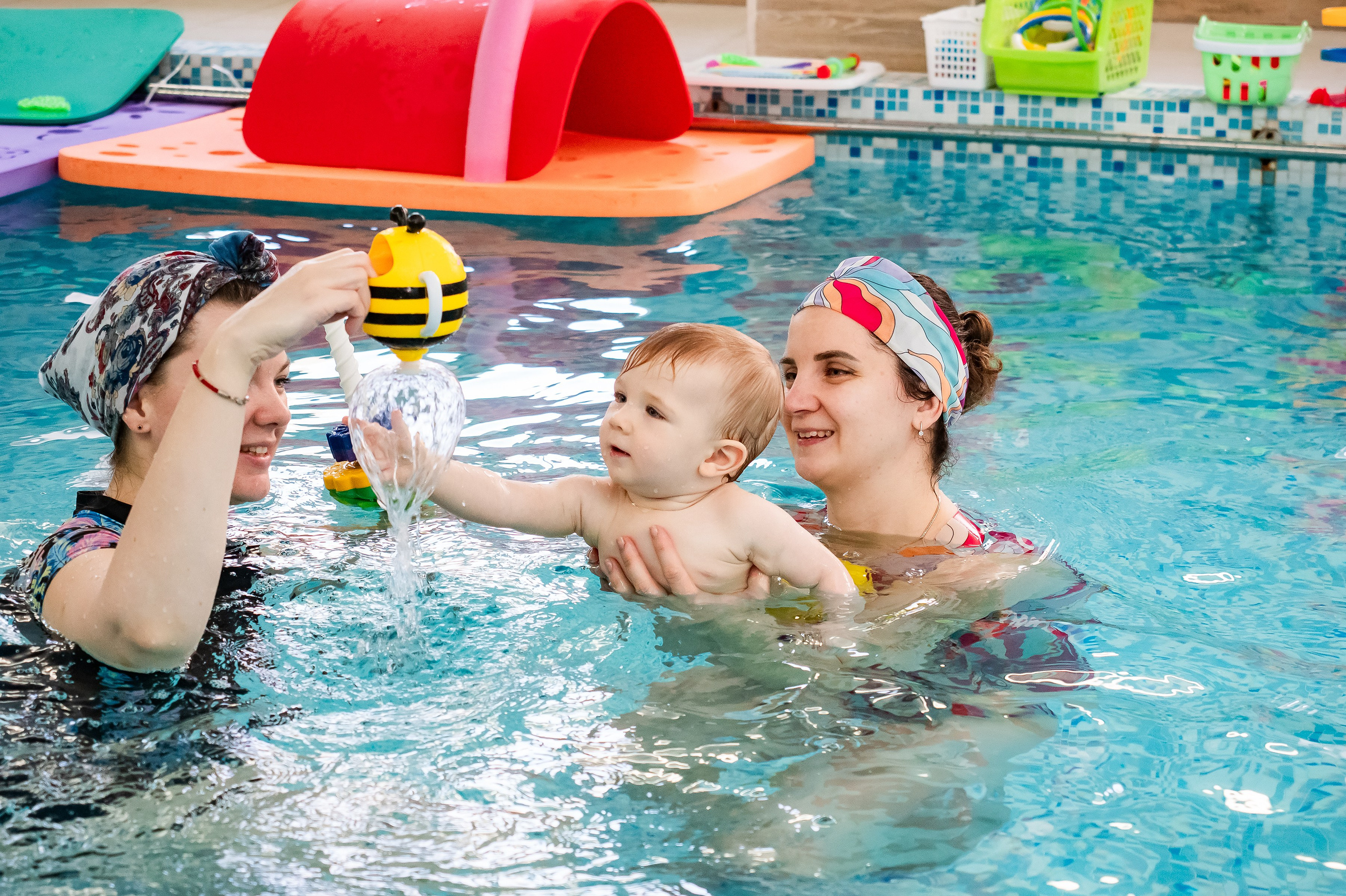 Грудничковое плавание. Репортажный, семейный и детский фотограф в Пензе и Заречном Арина Ермилова. Картины барельеф на заказ