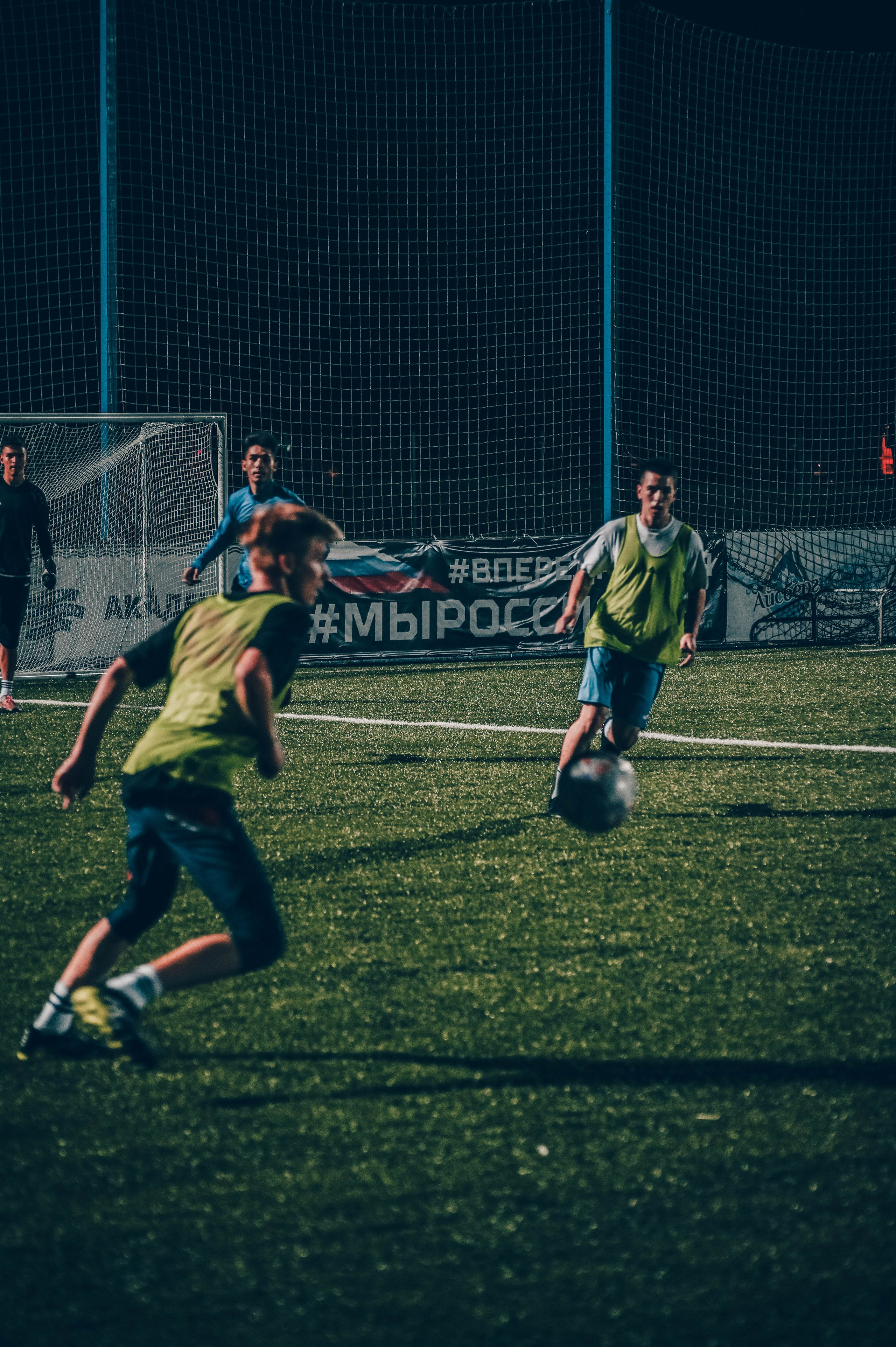 Фотосъёмка футбольной тренировки на стадионе. Фотограф Александр Орымбаев