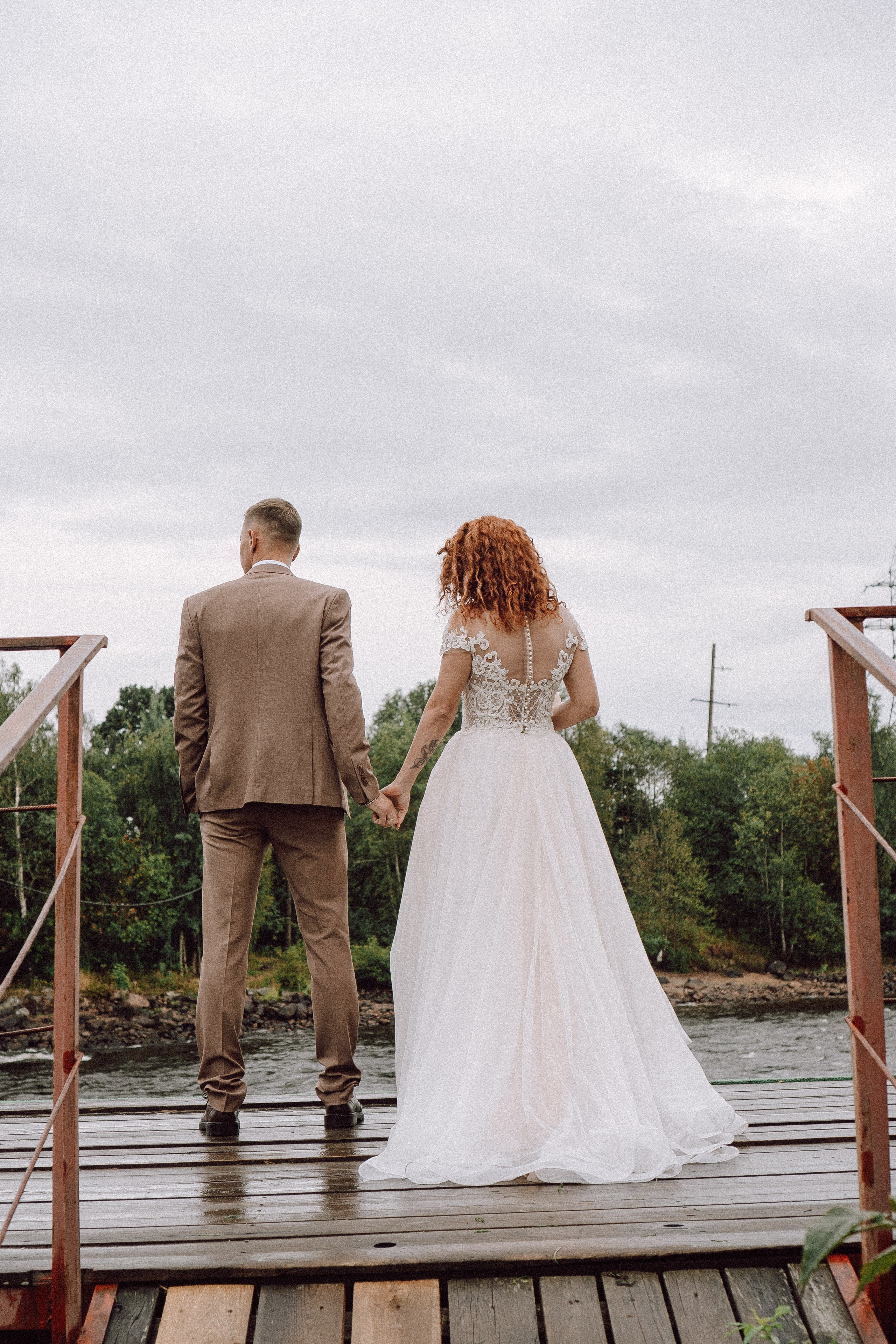 СВАДЕБНАЯ ФОТОСЕССИИЯ ПАРЫ В ГОРОДЕ ПРИОЗЕРСК В СОСНОВОМ ЛЕСУ И С ПИКАПОМ. Профессиональный фотограф, Санкт-Петербург — Виктория Богомолова