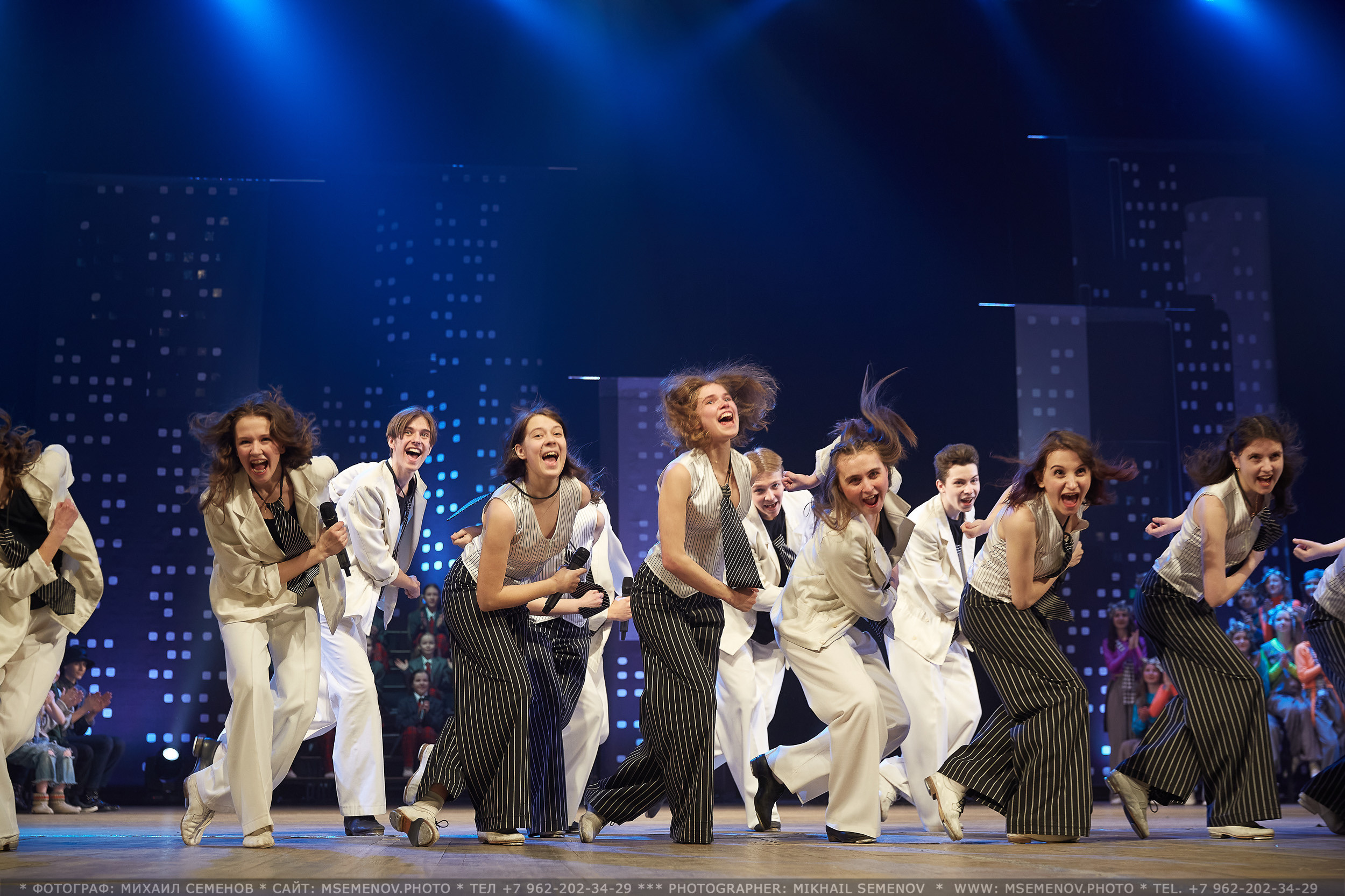 АНОНС фоторепортажа с концерта «МЫ ИЗ МЮЗИКЛА» Театр эстрады Веселая семейка. Photographer for business Mikhail Semenov. Aqua photo studio, photo school
