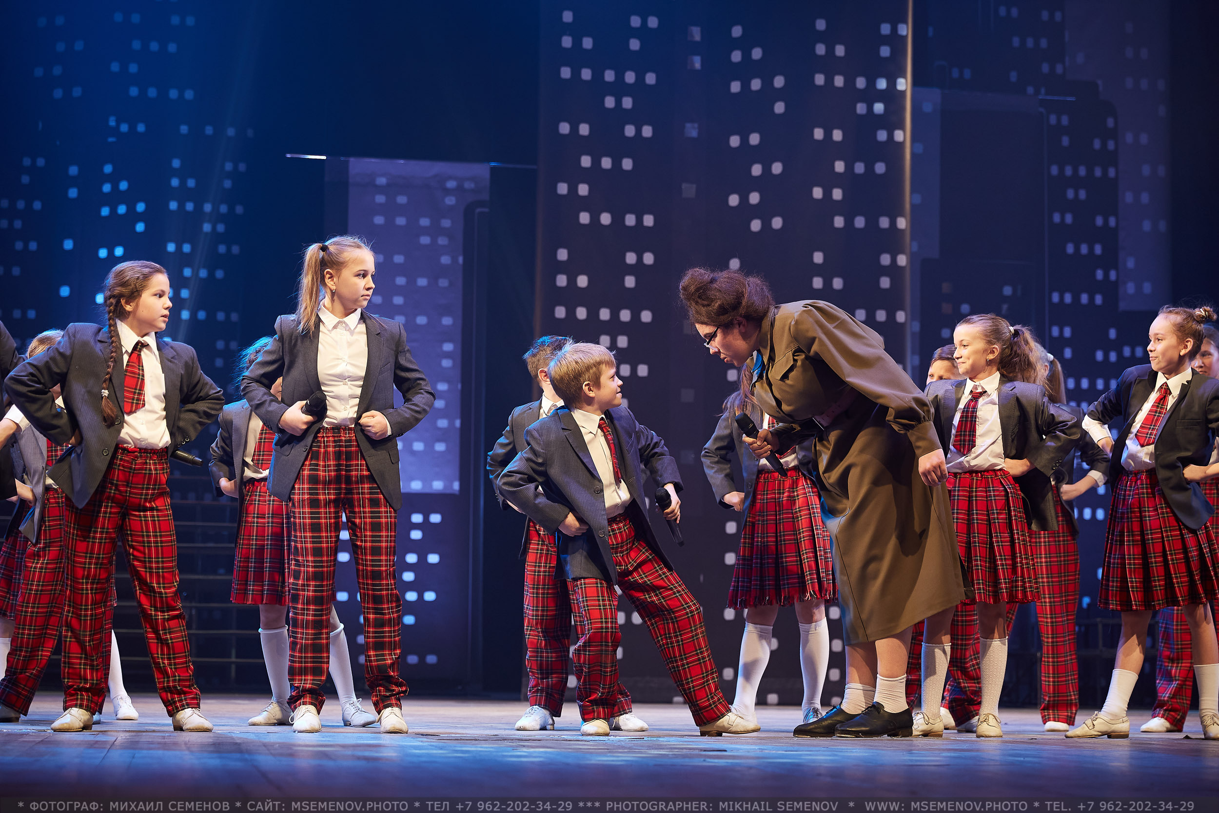 АНОНС фоторепортажа с концерта «МЫ ИЗ МЮЗИКЛА» Театр эстрады Веселая семейка. Photographer for business Mikhail Semenov. Aqua photo studio, photo school