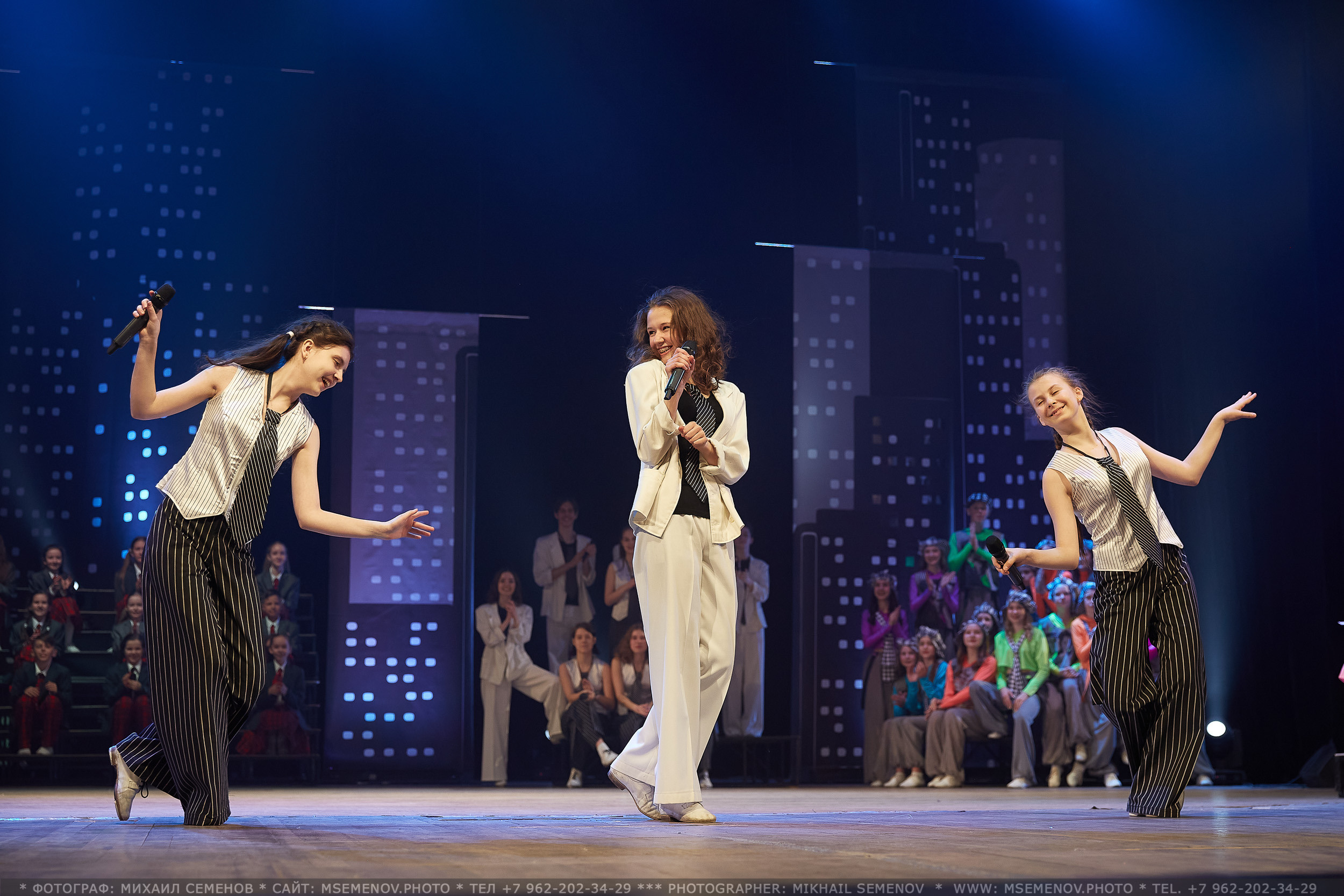 АНОНС фоторепортажа с концерта «МЫ ИЗ МЮЗИКЛА» Театр эстрады Веселая семейка. Photographer for business Mikhail Semenov. Aqua photo studio, photo school