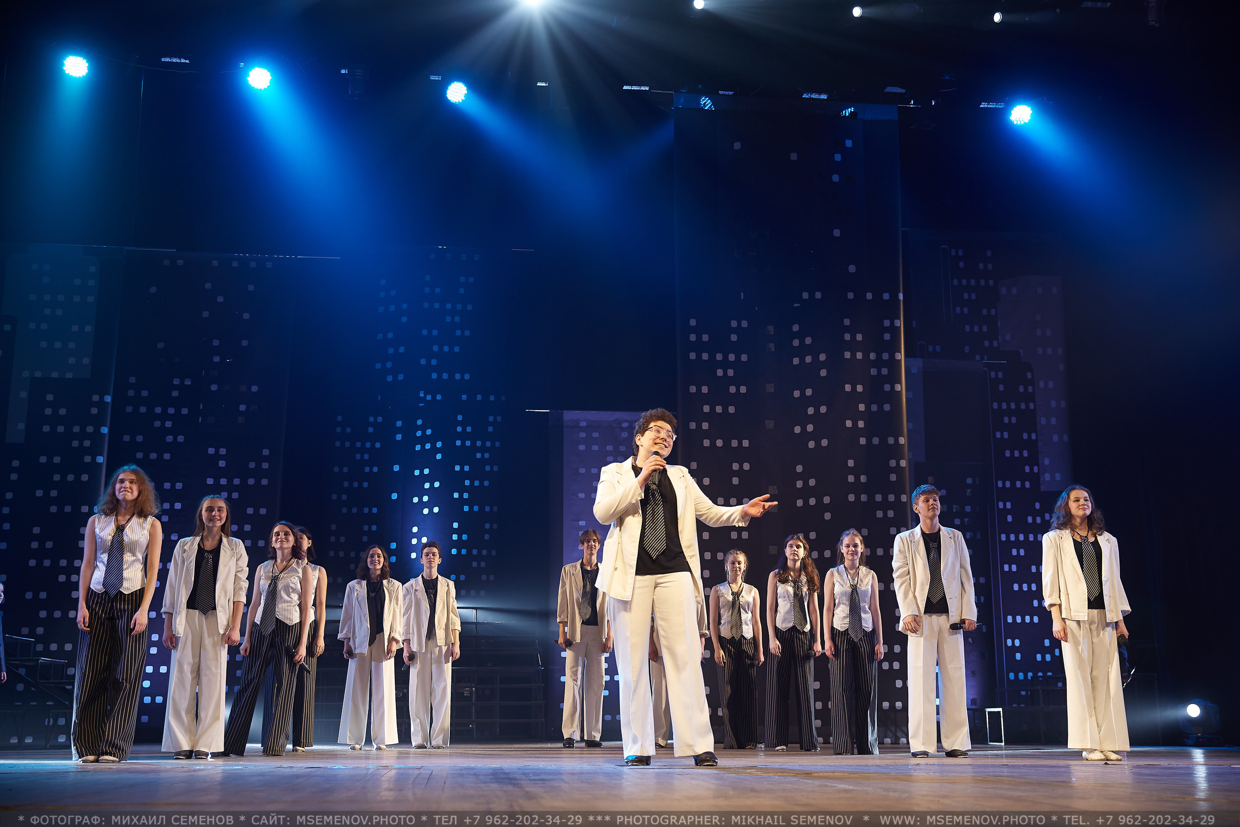 АНОНС фоторепортажа с концерта «МЫ ИЗ МЮЗИКЛА» Театр эстрады Веселая семейка. Photographer for business Mikhail Semenov. Aqua photo studio, photo school