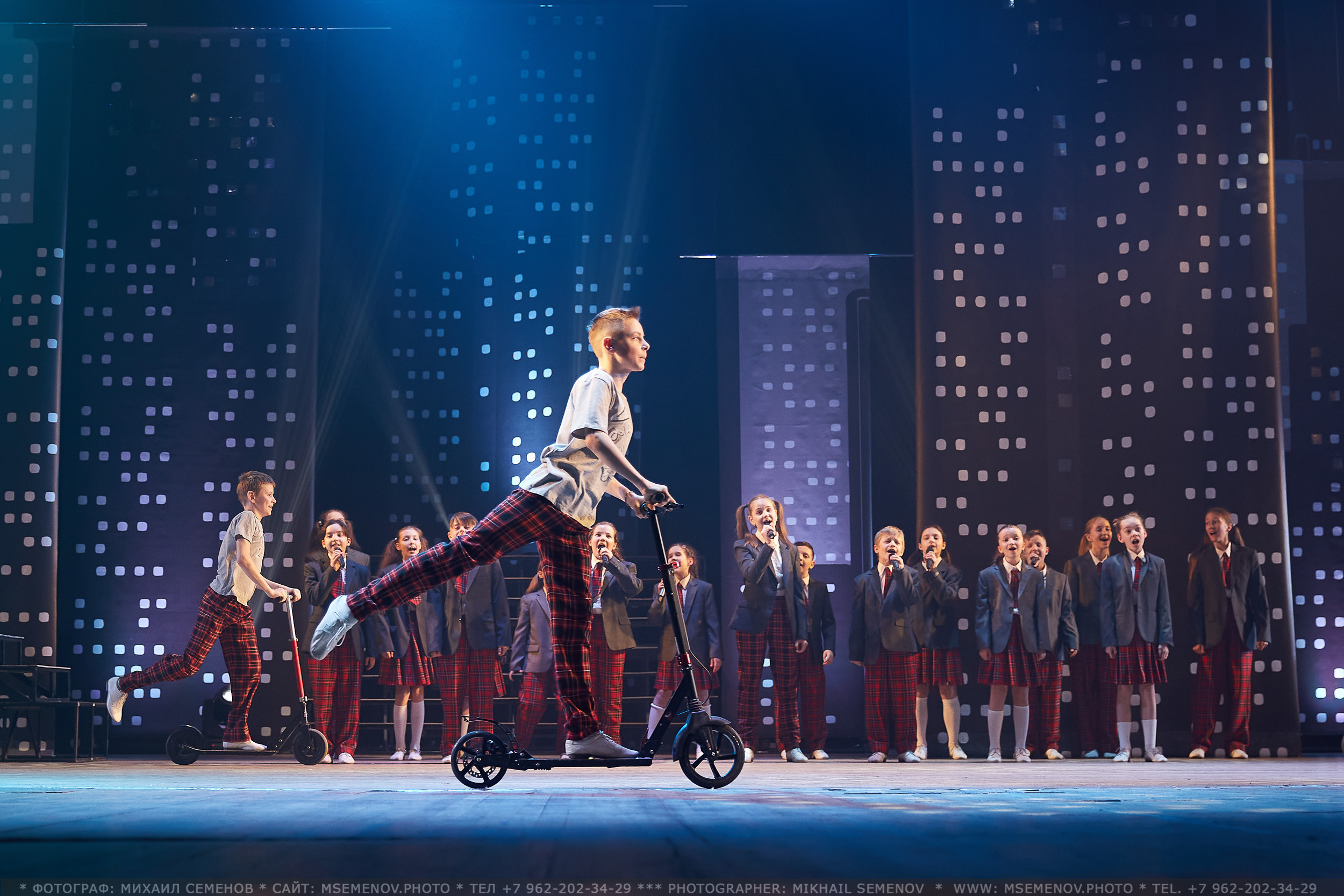 АНОНС фоторепортажа с концерта «МЫ ИЗ МЮЗИКЛА» Театр эстрады Веселая семейка. Photographer for business Mikhail Semenov. Aqua photo studio, photo school