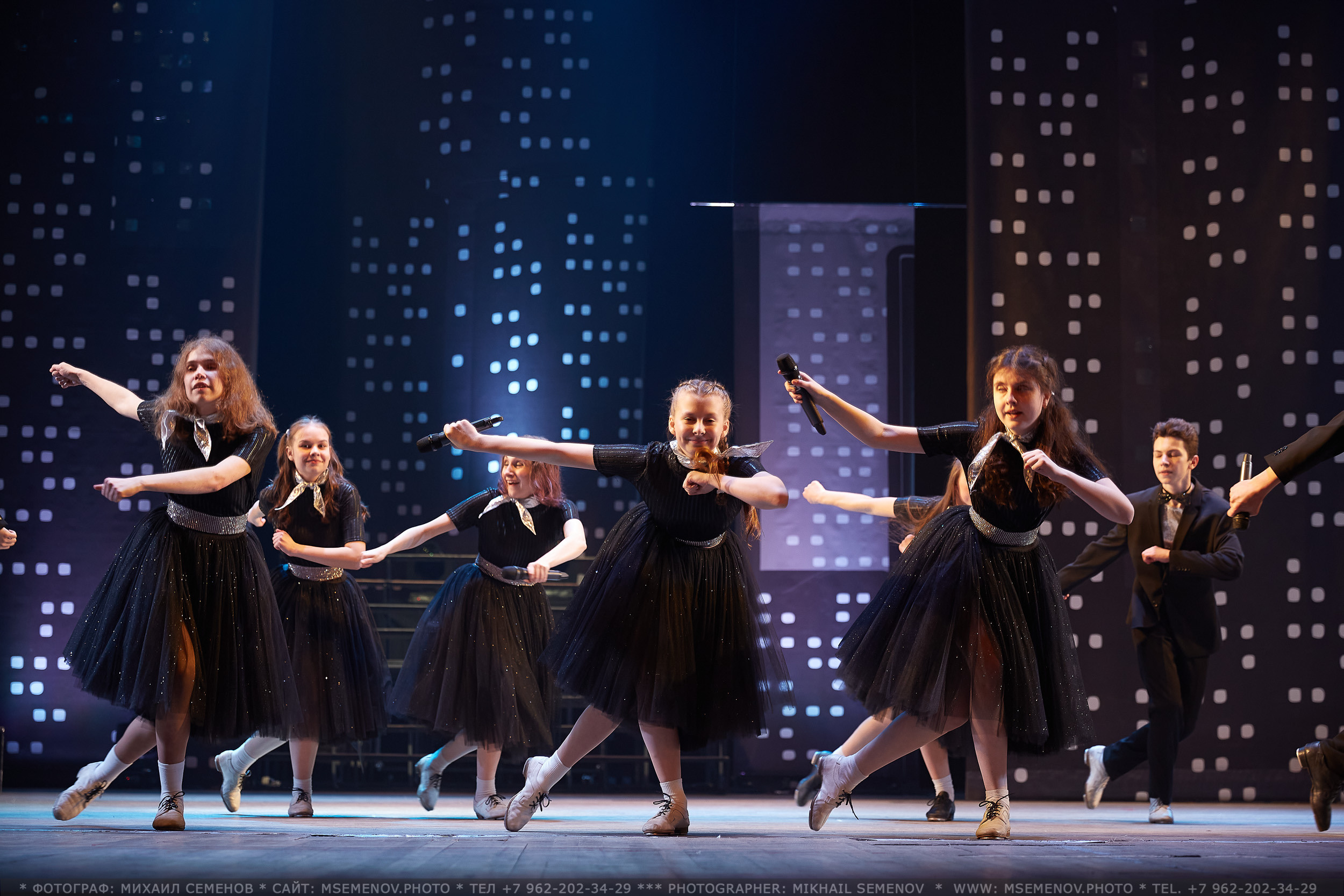 АНОНС фоторепортажа с концерта «МЫ ИЗ МЮЗИКЛА» Театр эстрады Веселая семейка. Photographer for business Mikhail Semenov. Aqua photo studio, photo school