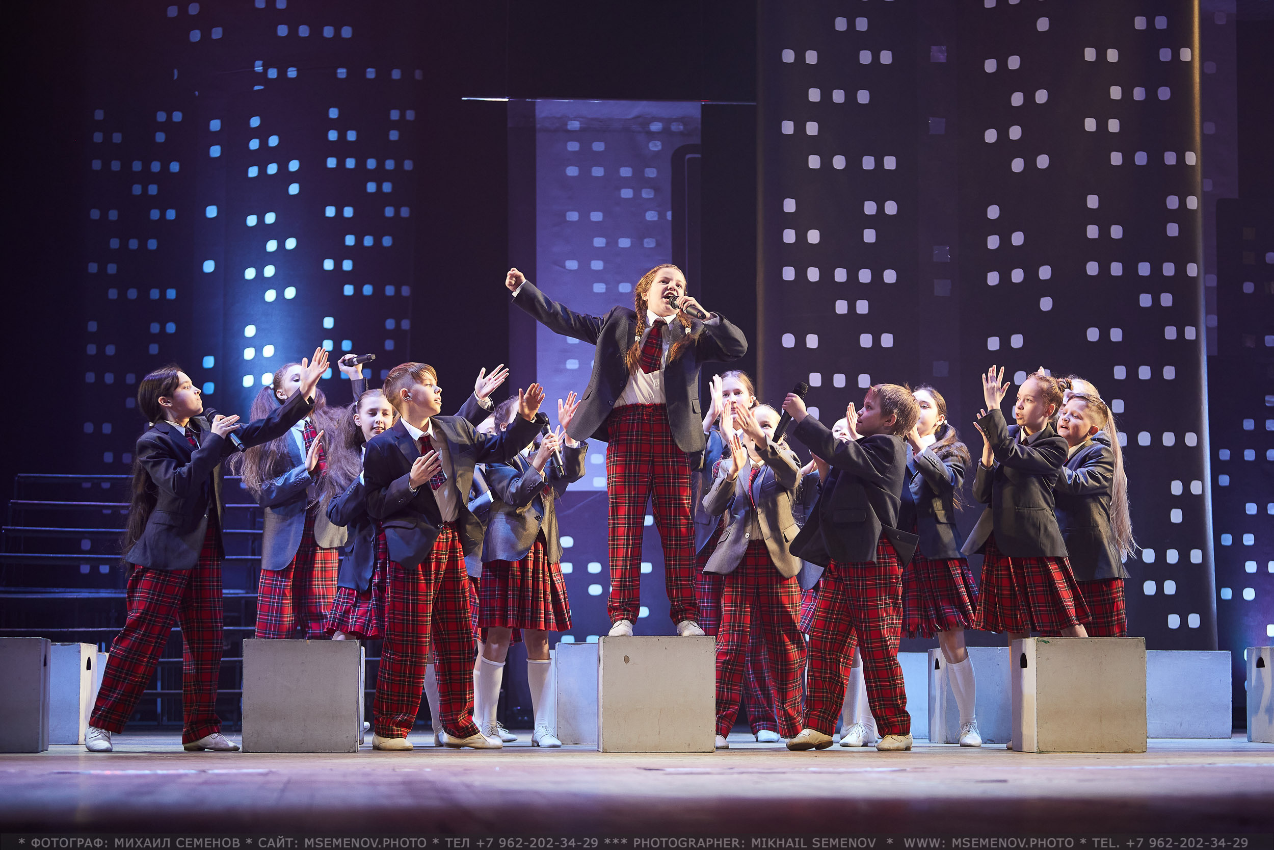 АНОНС фоторепортажа с концерта «МЫ ИЗ МЮЗИКЛА» Театр эстрады Веселая семейка. Photographer for business Mikhail Semenov. Aqua photo studio, photo school