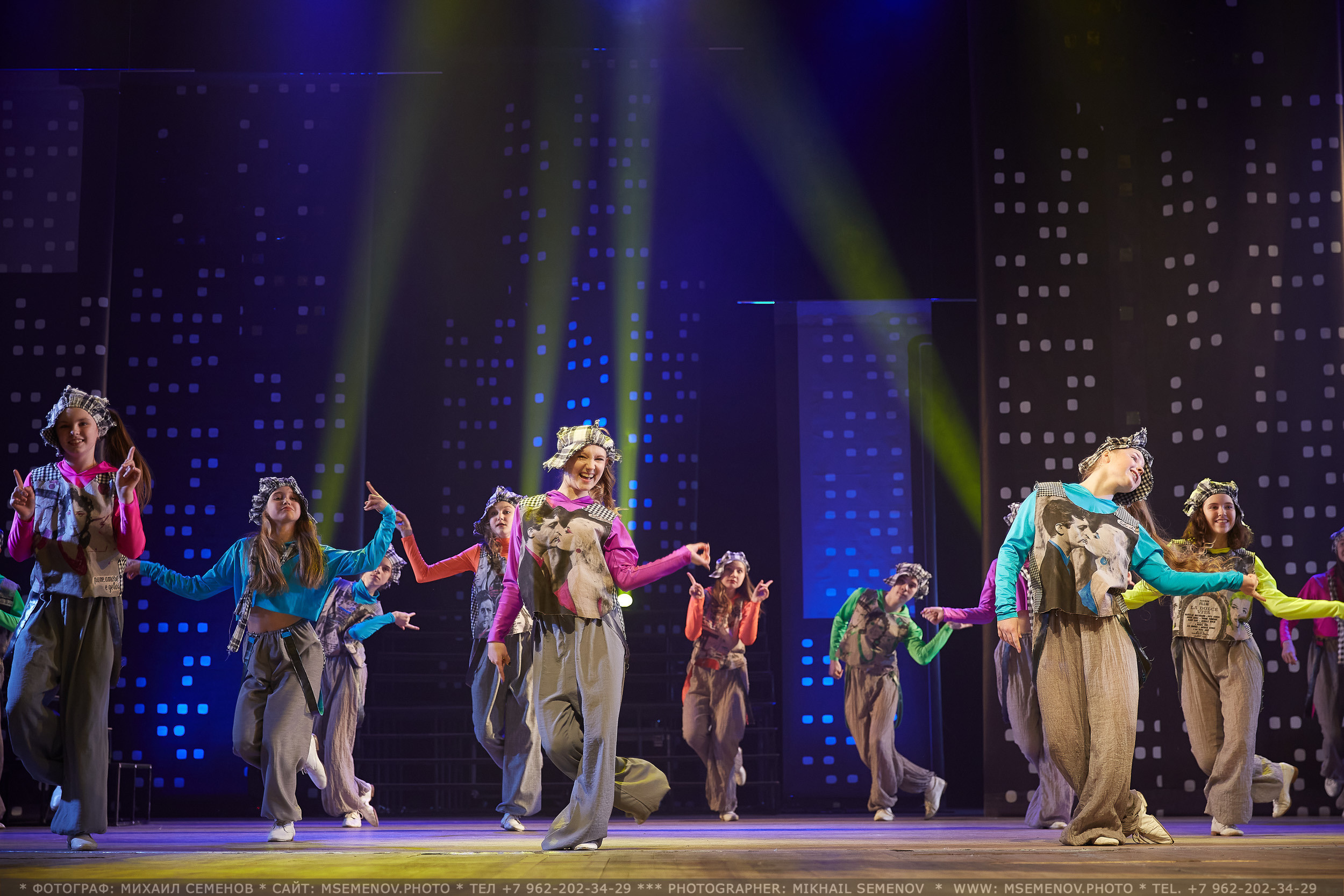 АНОНС фоторепортажа с концерта «МЫ ИЗ МЮЗИКЛА» Театр эстрады Веселая семейка. Photographer for business Mikhail Semenov. Aqua photo studio, photo school
