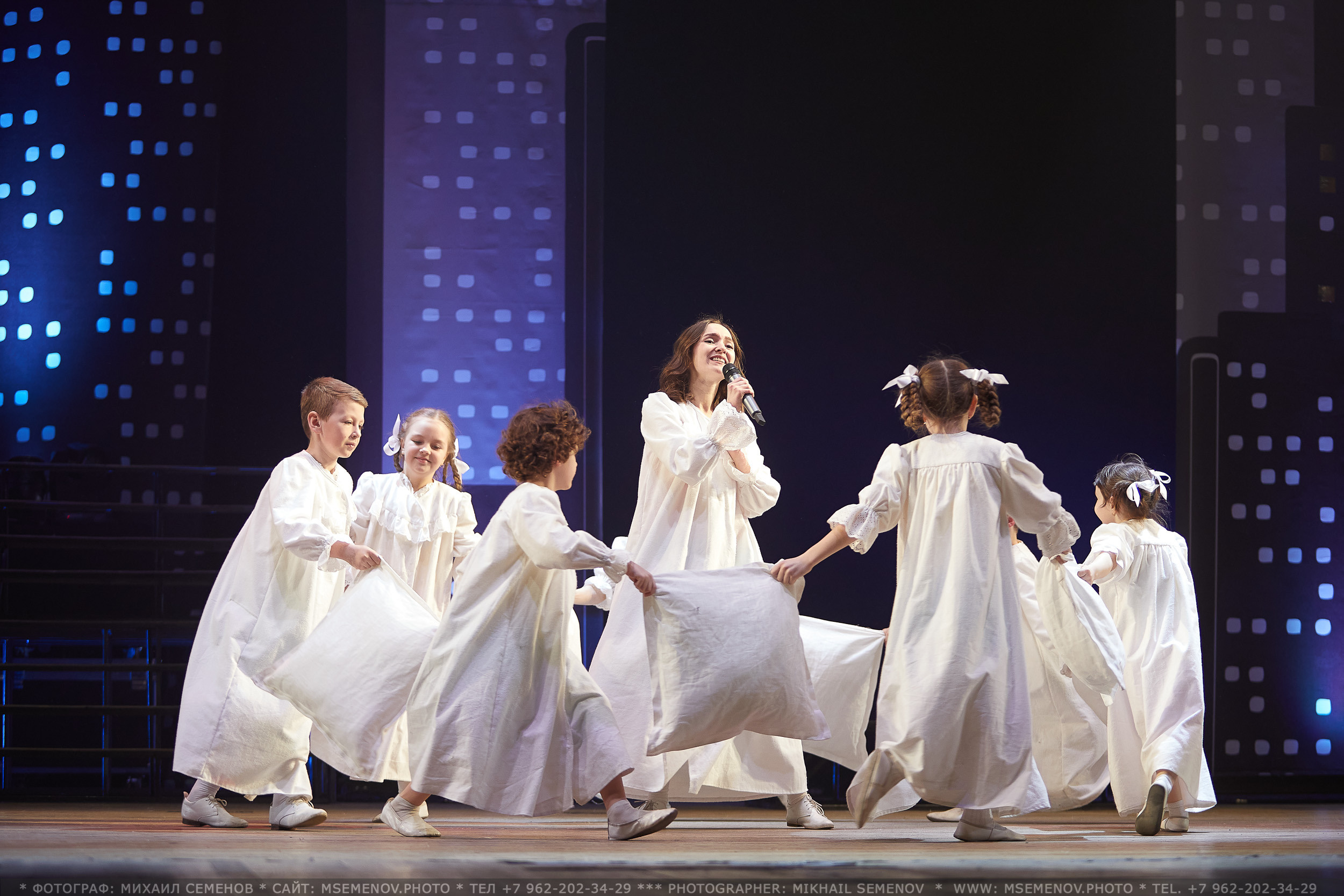 АНОНС фоторепортажа с концерта «МЫ ИЗ МЮЗИКЛА» Театр эстрады Веселая семейка. Photographer for business Mikhail Semenov. Aqua photo studio, photo school