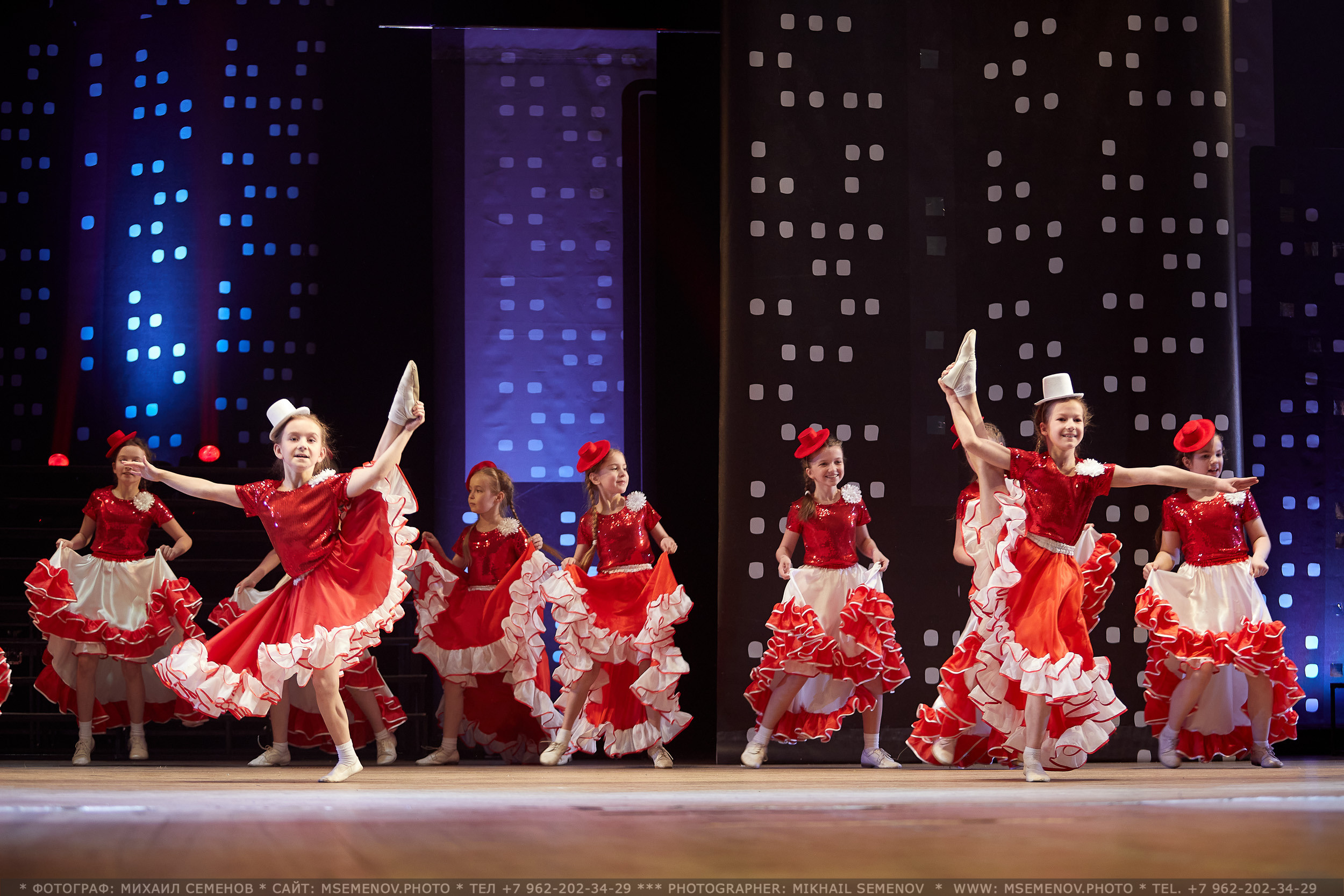 АНОНС фоторепортажа с концерта «МЫ ИЗ МЮЗИКЛА» Театр эстрады Веселая семейка. Photographer for business Mikhail Semenov. Aqua photo studio, photo school