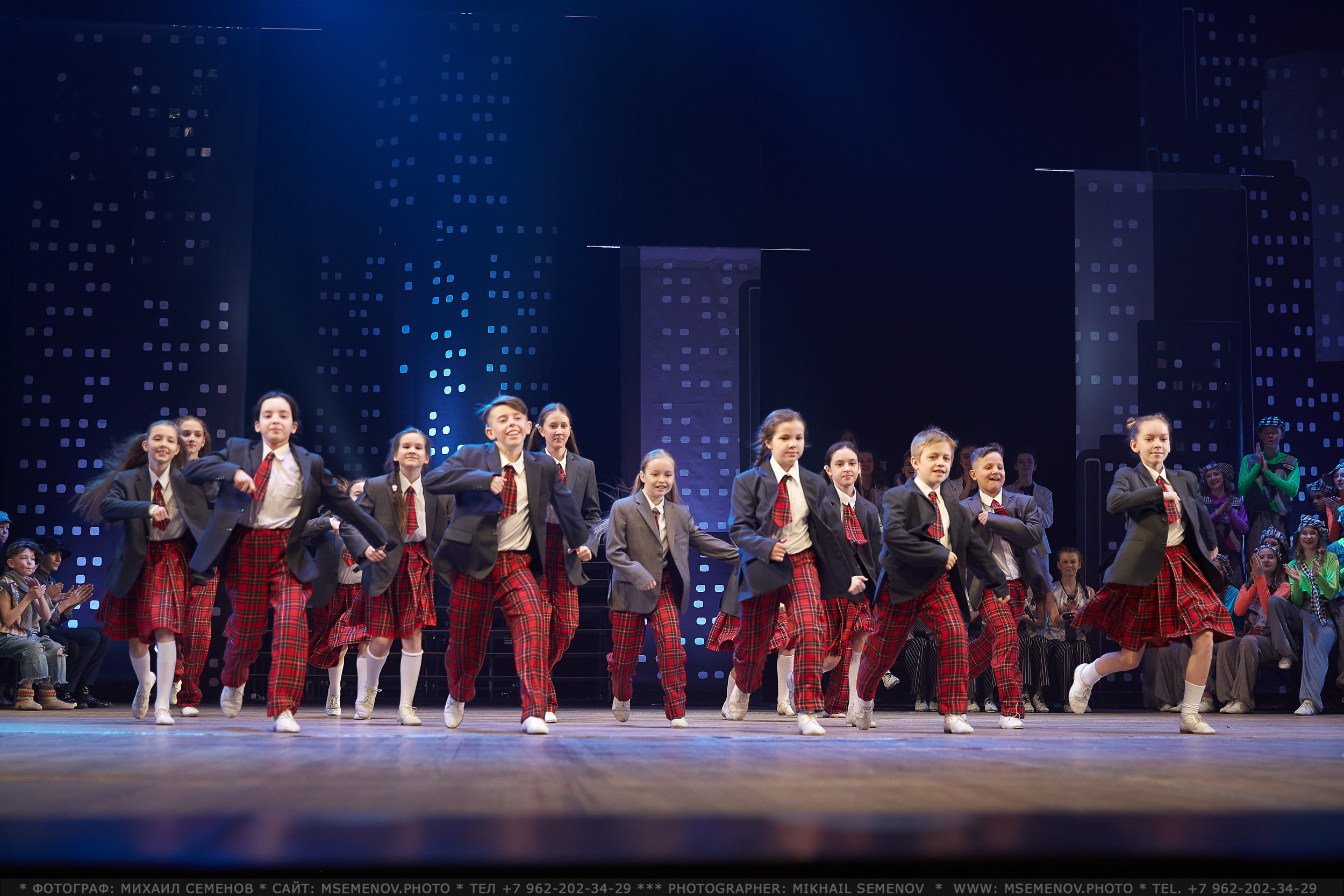 АНОНС фоторепортажа с концерта «МЫ ИЗ МЮЗИКЛА» Театр эстрады Веселая семейка. Photographer for business Mikhail Semenov. Aqua photo studio, photo school