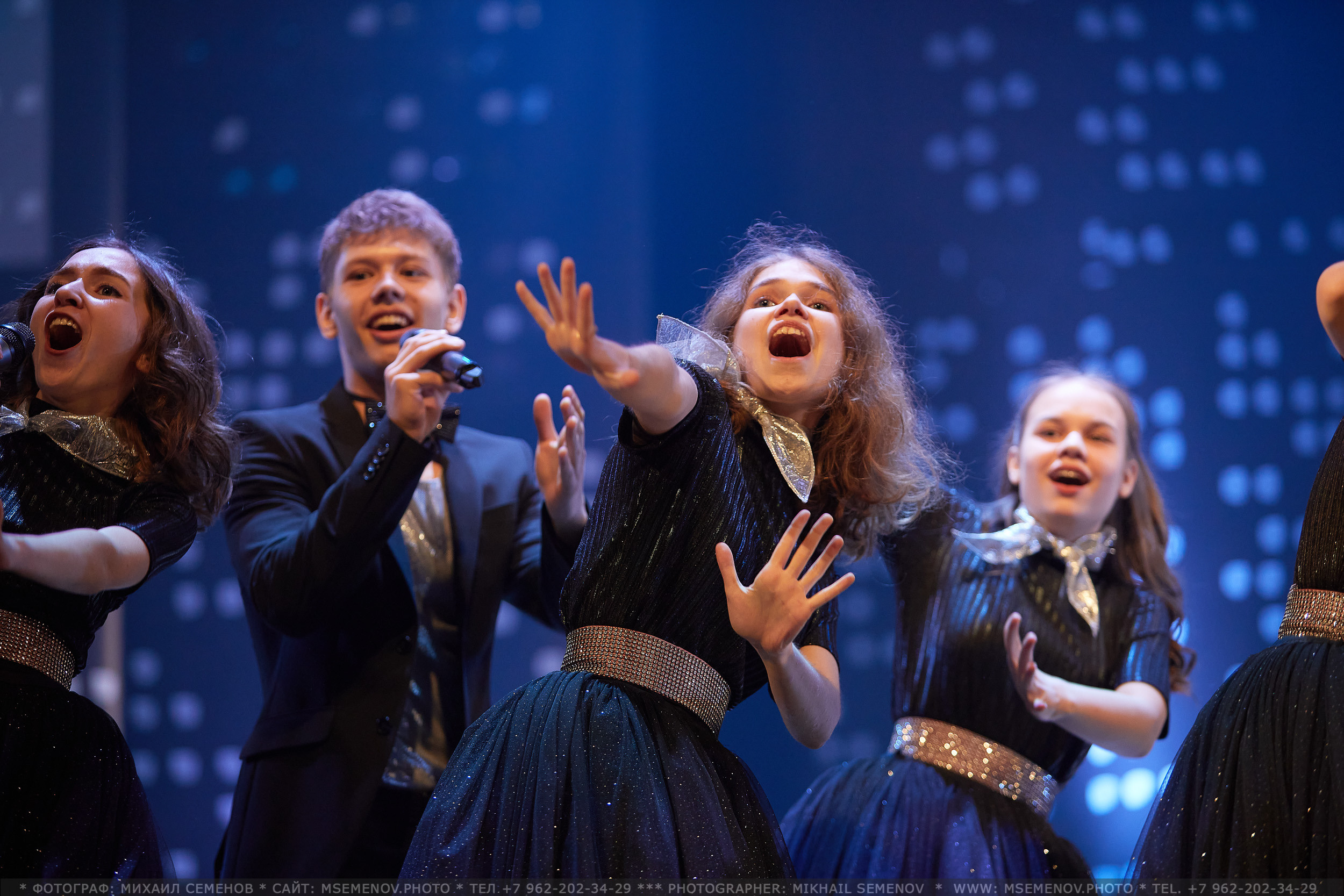 АНОНС фоторепортажа с концерта «МЫ ИЗ МЮЗИКЛА» Театр эстрады Веселая семейка. Photographer for business Mikhail Semenov. Aqua photo studio, photo school