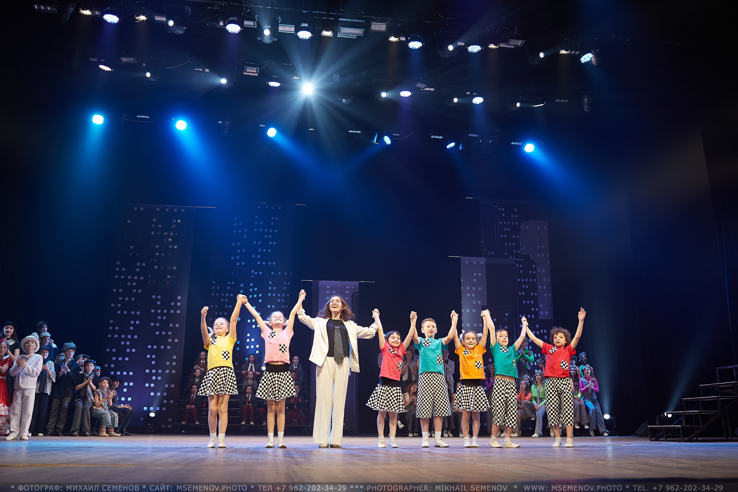 АНОНС фоторепортажа с концерта «МЫ ИЗ МЮЗИКЛА» Театр эстрады Веселая семейка. Photographer for business Mikhail Semenov. Aqua photo studio, photo school