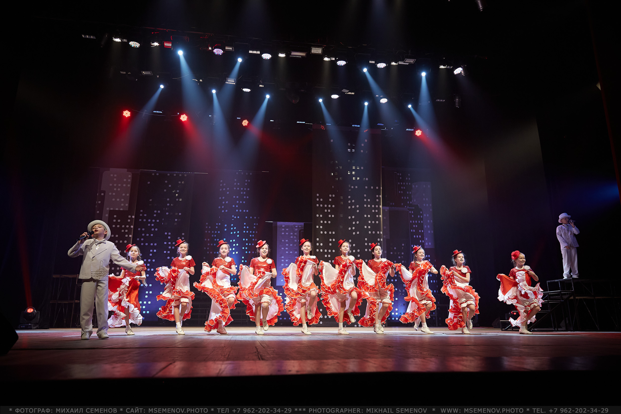 АНОНС фоторепортажа с концерта «МЫ ИЗ МЮЗИКЛА» Театр эстрады Веселая семейка. Photographer for business Mikhail Semenov. Aqua photo studio, photo school