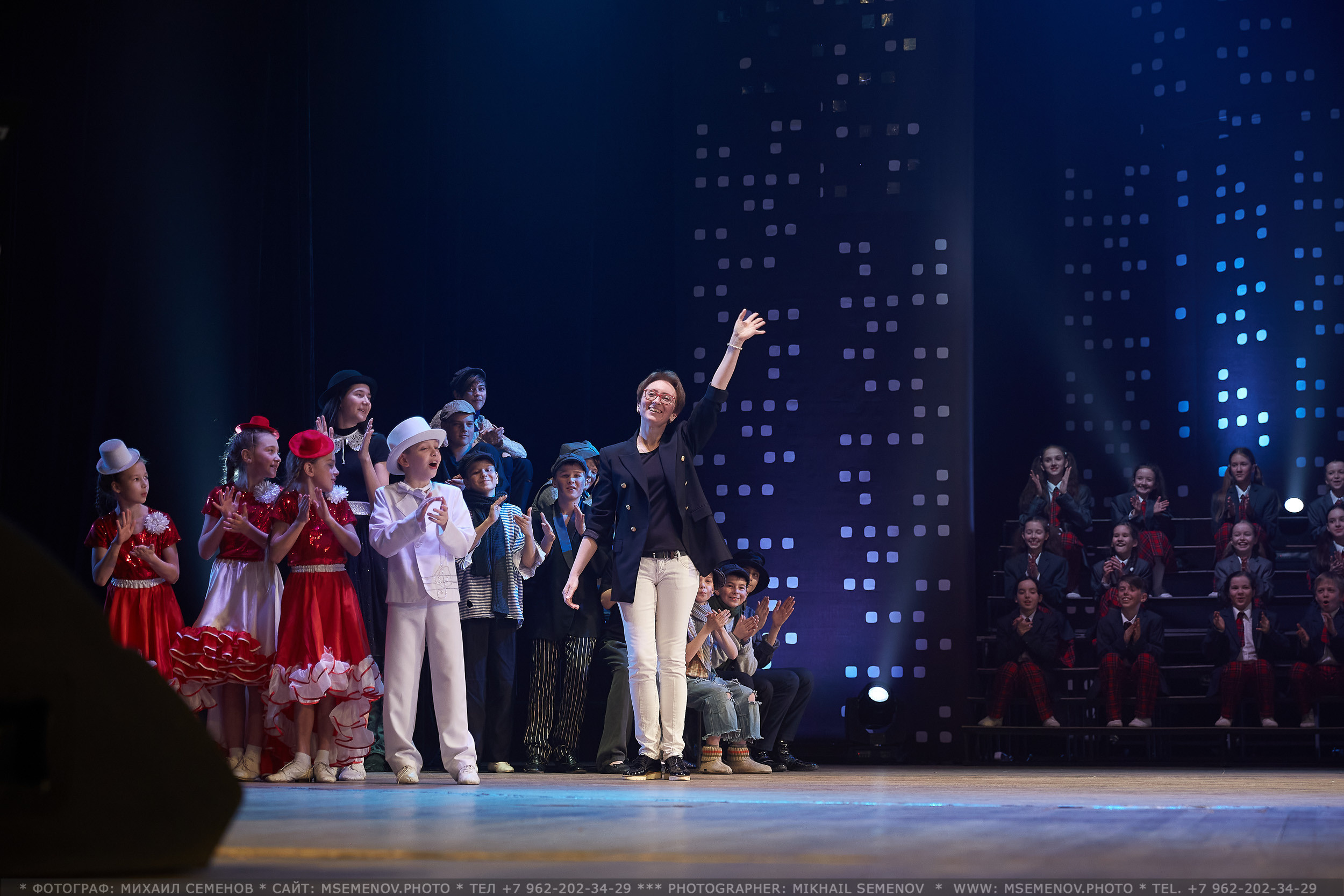 АНОНС фоторепортажа с концерта «МЫ ИЗ МЮЗИКЛА» Театр эстрады Веселая семейка. Photographer for business Mikhail Semenov. Aqua photo studio, photo school
