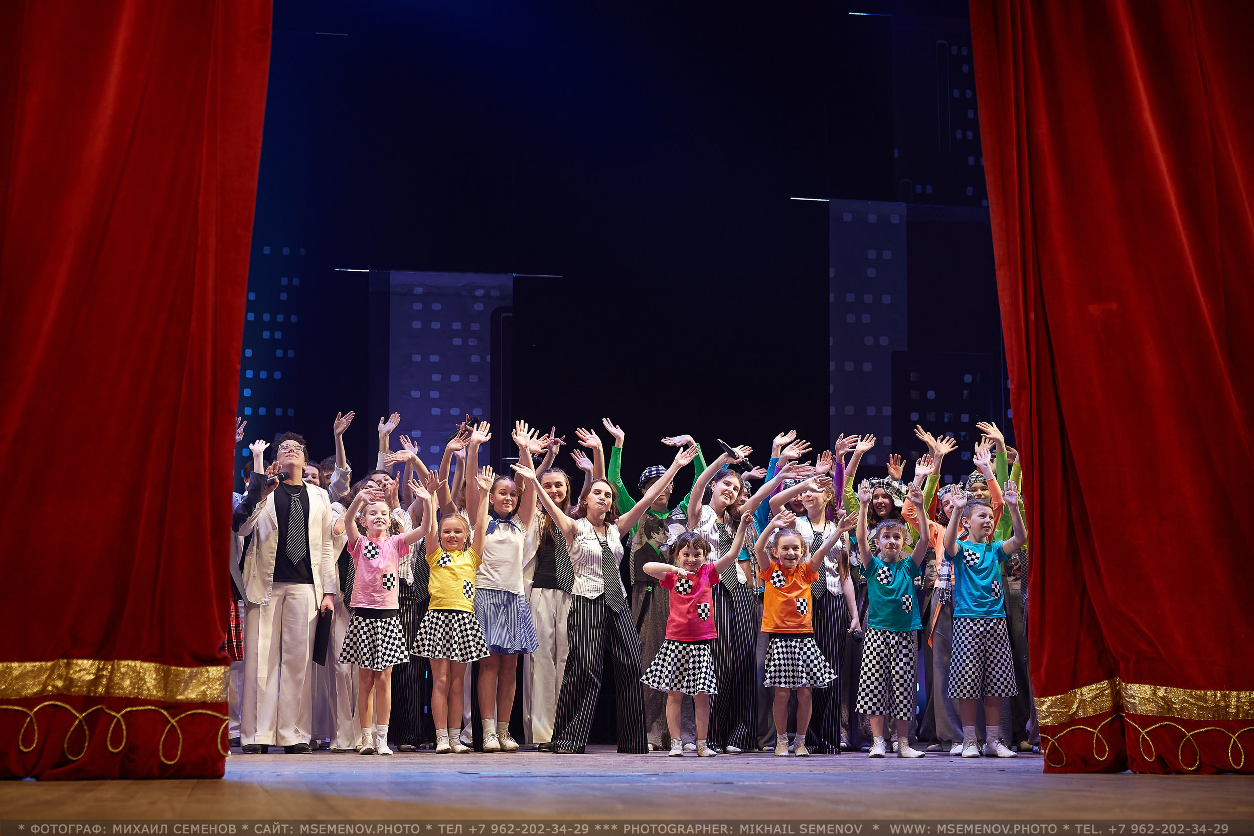 АНОНС фоторепортажа с концерта «МЫ ИЗ МЮЗИКЛА» Театр эстрады Веселая семейка. Photographer for business Mikhail Semenov. Aqua photo studio, photo school