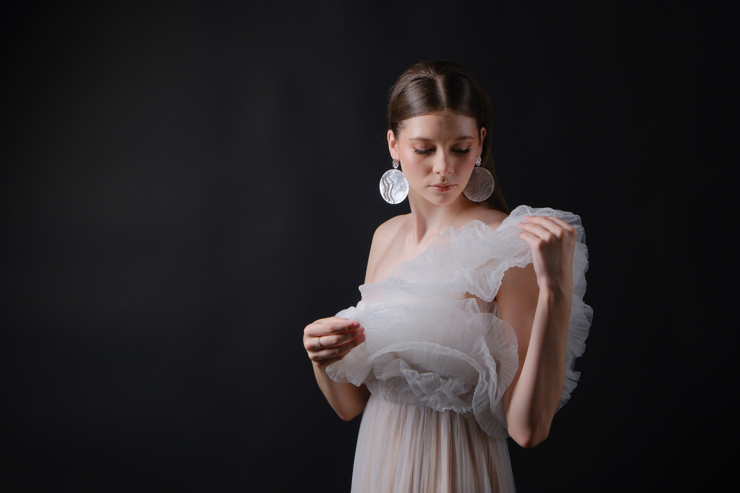 Студийная фотосессия платьев. Свадебный Фотограф в Нижнекамск Татарстан Максим Липин