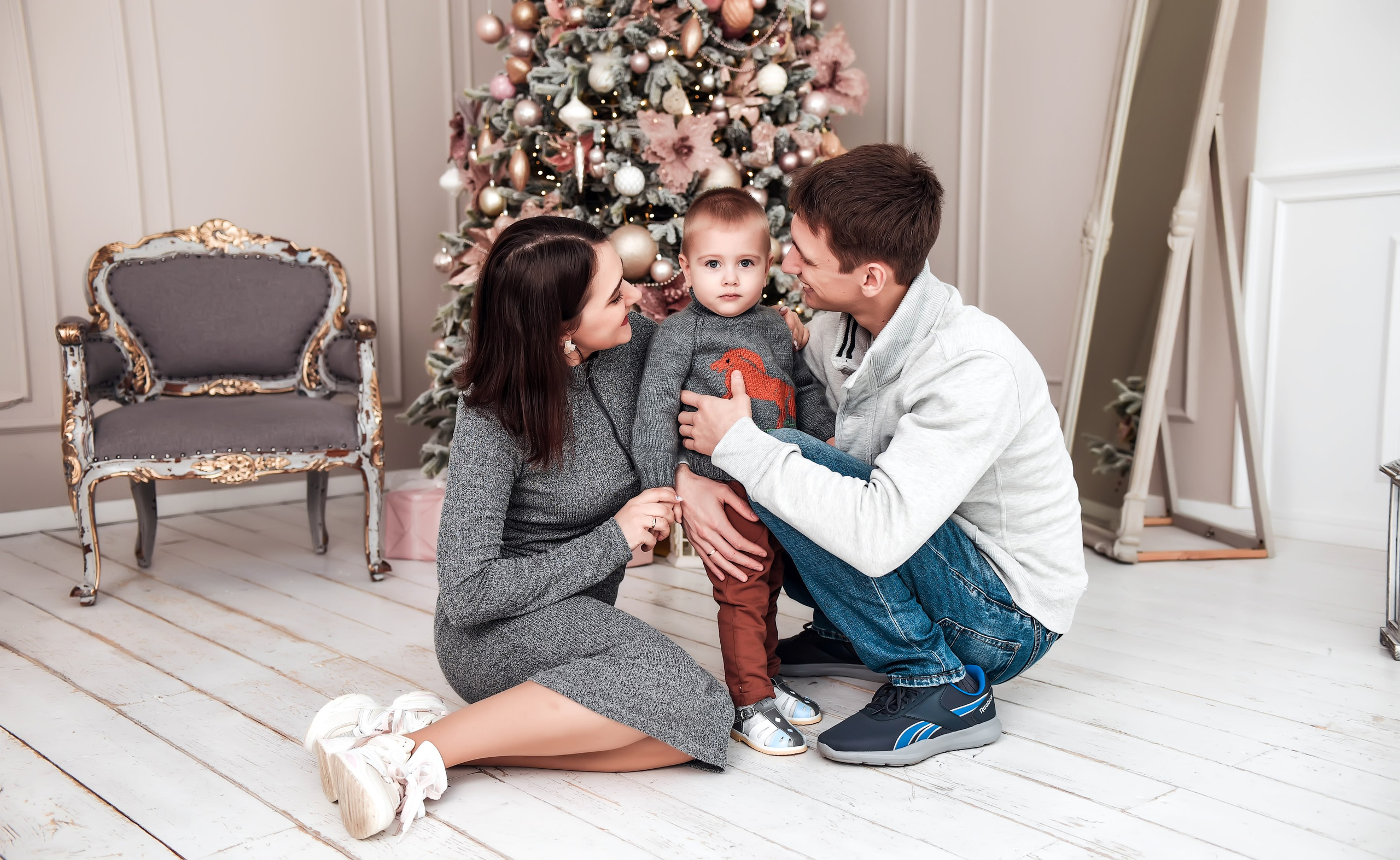 Новогодняя семейная. Свадебный, семейный, детский, контент фотограф в Омске Максим Ильин