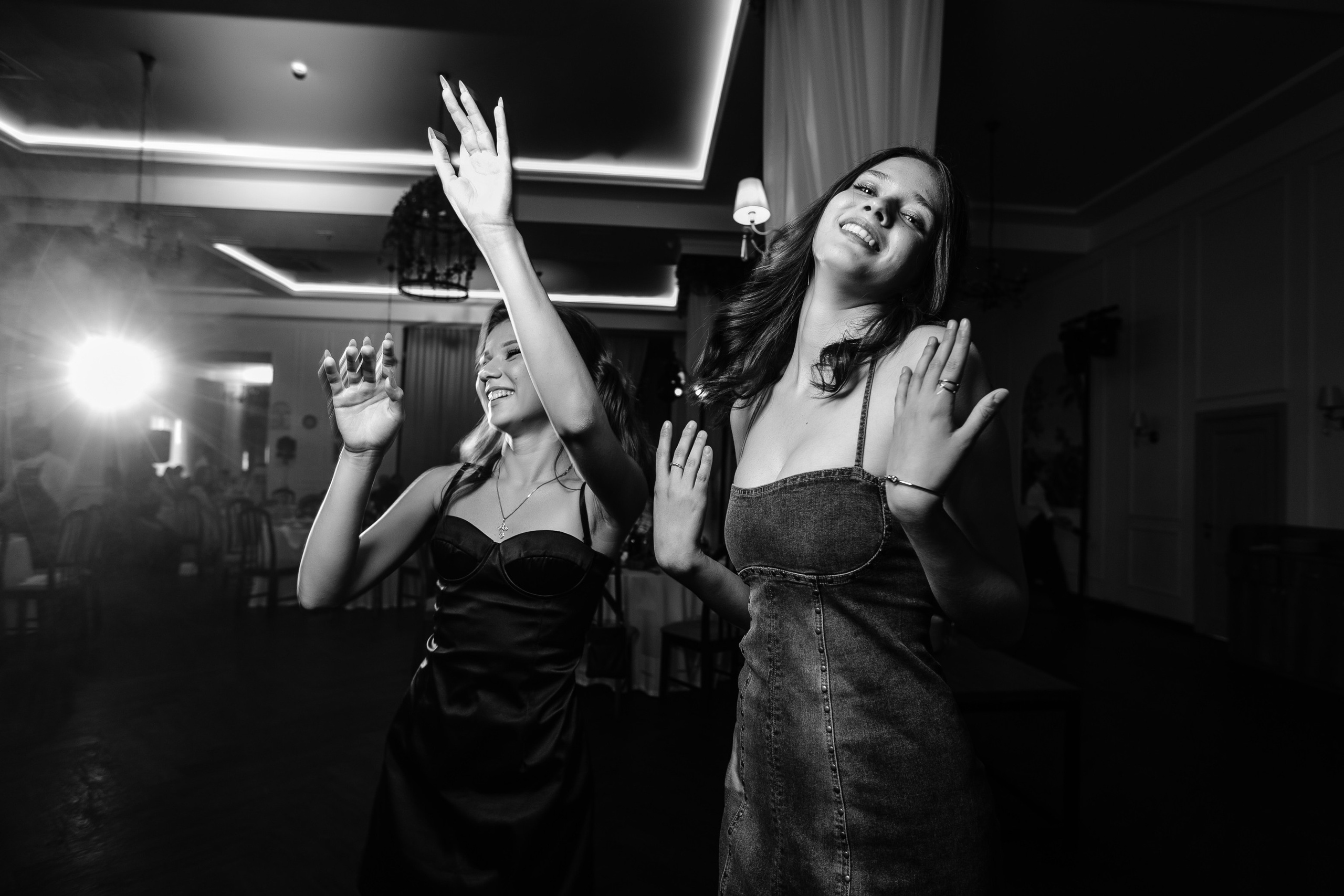 Выпускной Гимназия 1. Роман Урумбаев фотограф Нижневартовск