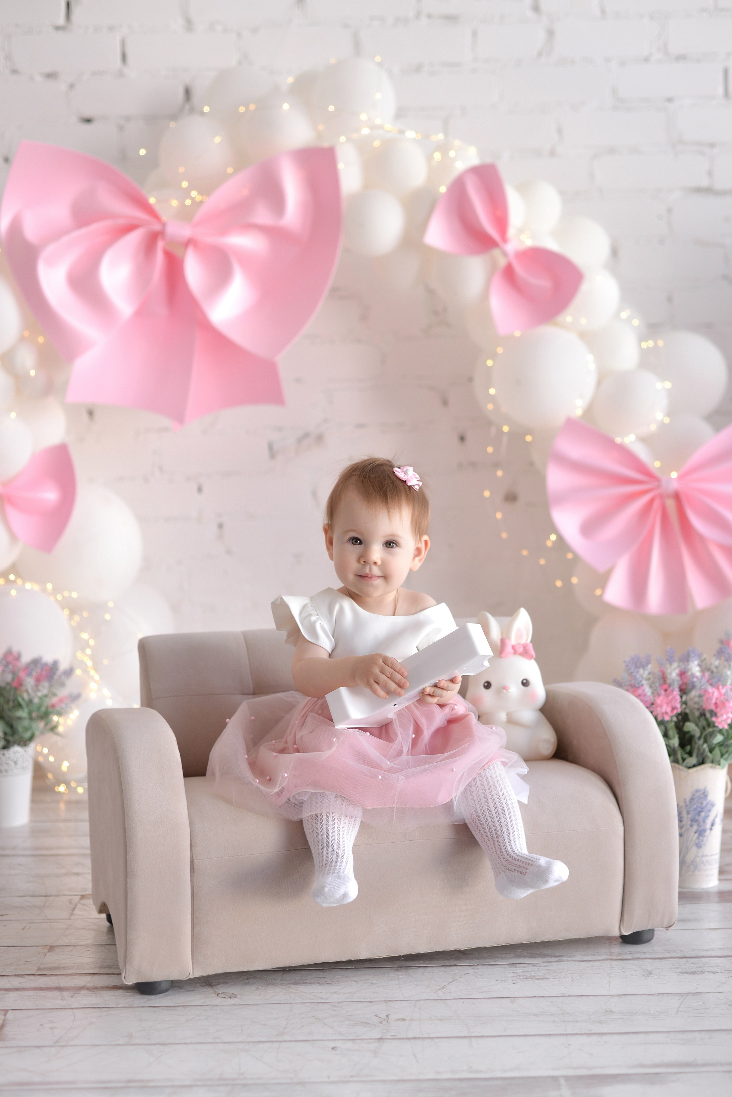 Ариана 1 годик с розовыми бантиками (Рита и Игорь родители). Семейный и свадебный фотограф Галина Абакумова, фотосессии в Белгороде