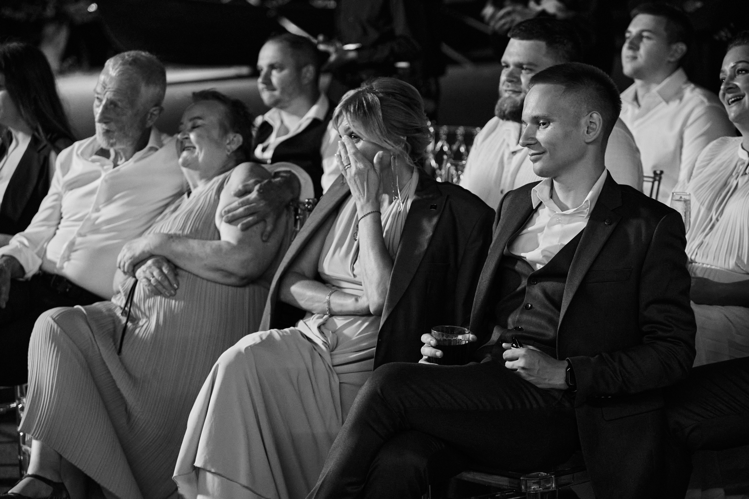 Искрение эмоции гостей. Слезы мамы.