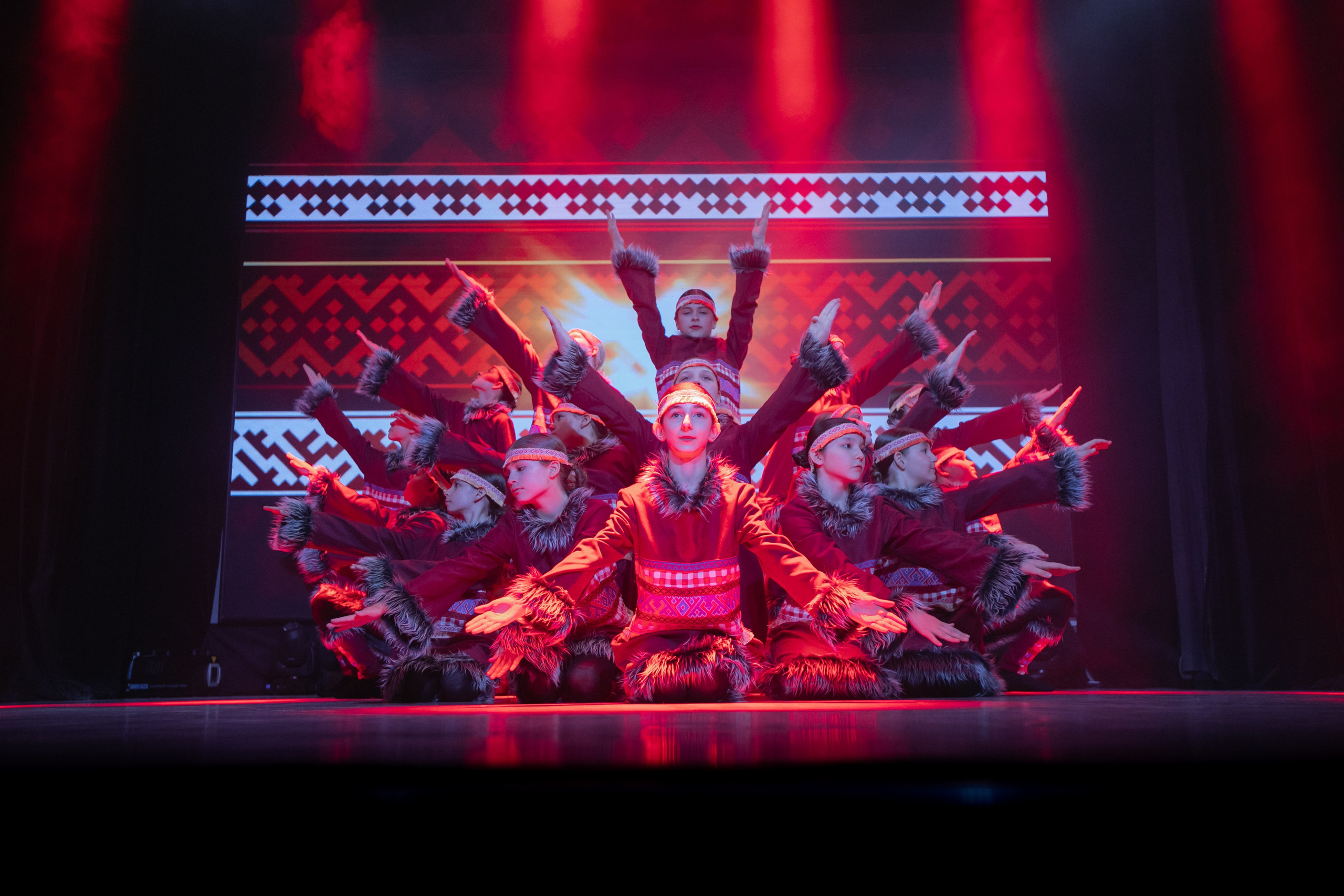 Отчетный концерт центра национальных культур 2025. Роман Урумбаев фотограф Нижневартовск