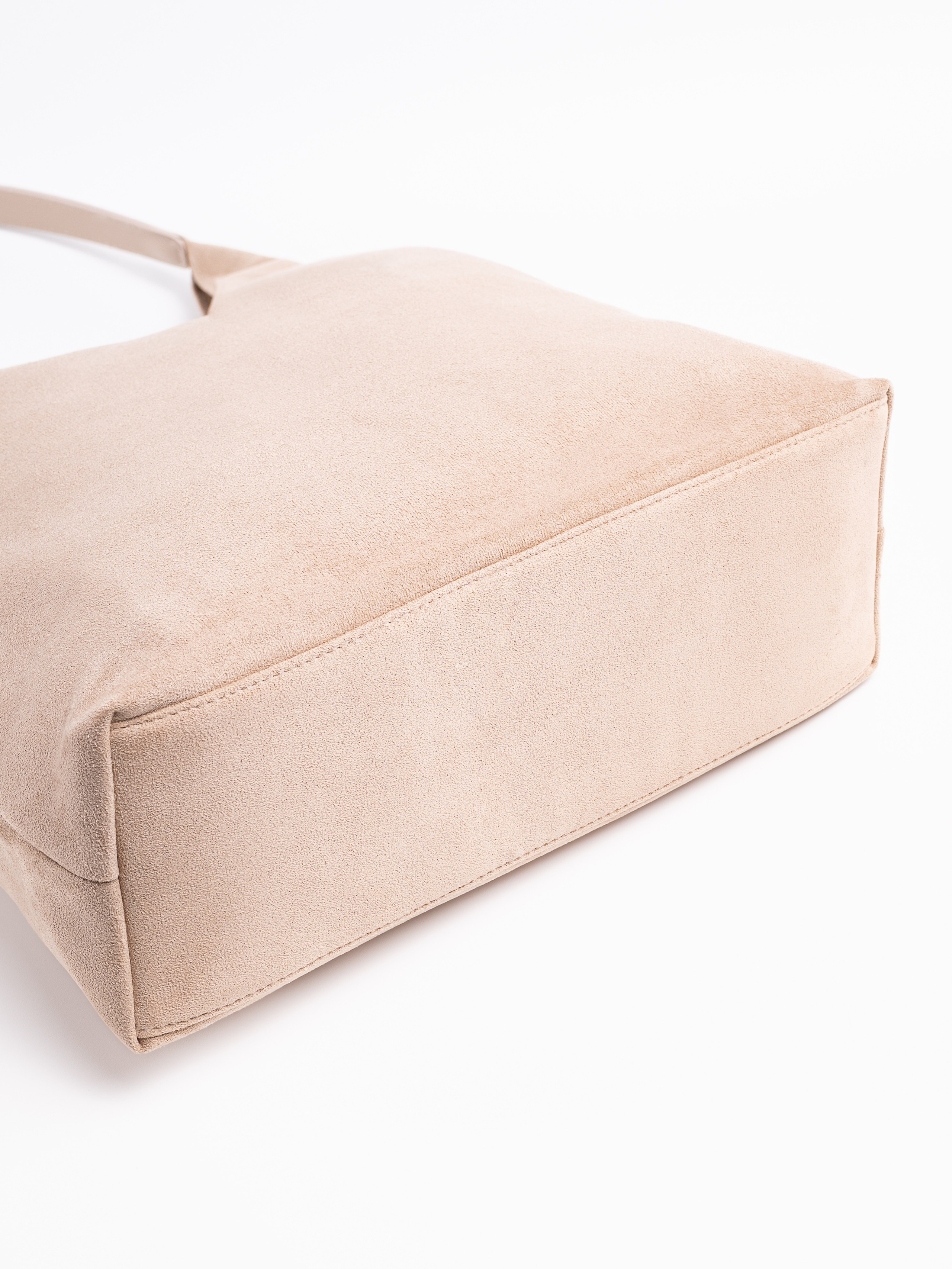 Q Шопперы замшевые предметка серия 3. Предметный фотограф, фото для маркетплейсов Пятигорск, КМВ