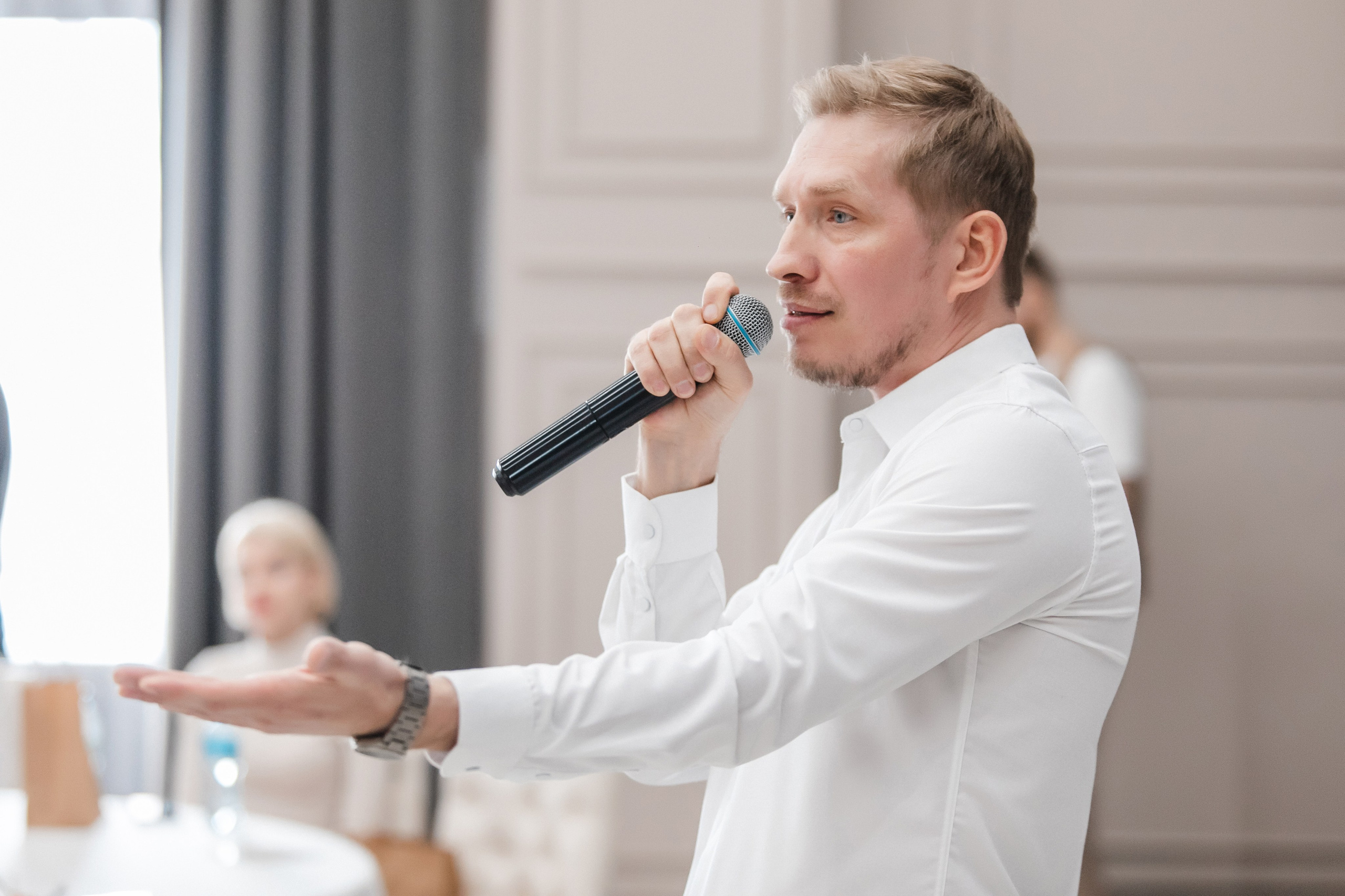 Дамский клуб 17 мая 2025. Роман Урумбаев фотограф Нижневартовск