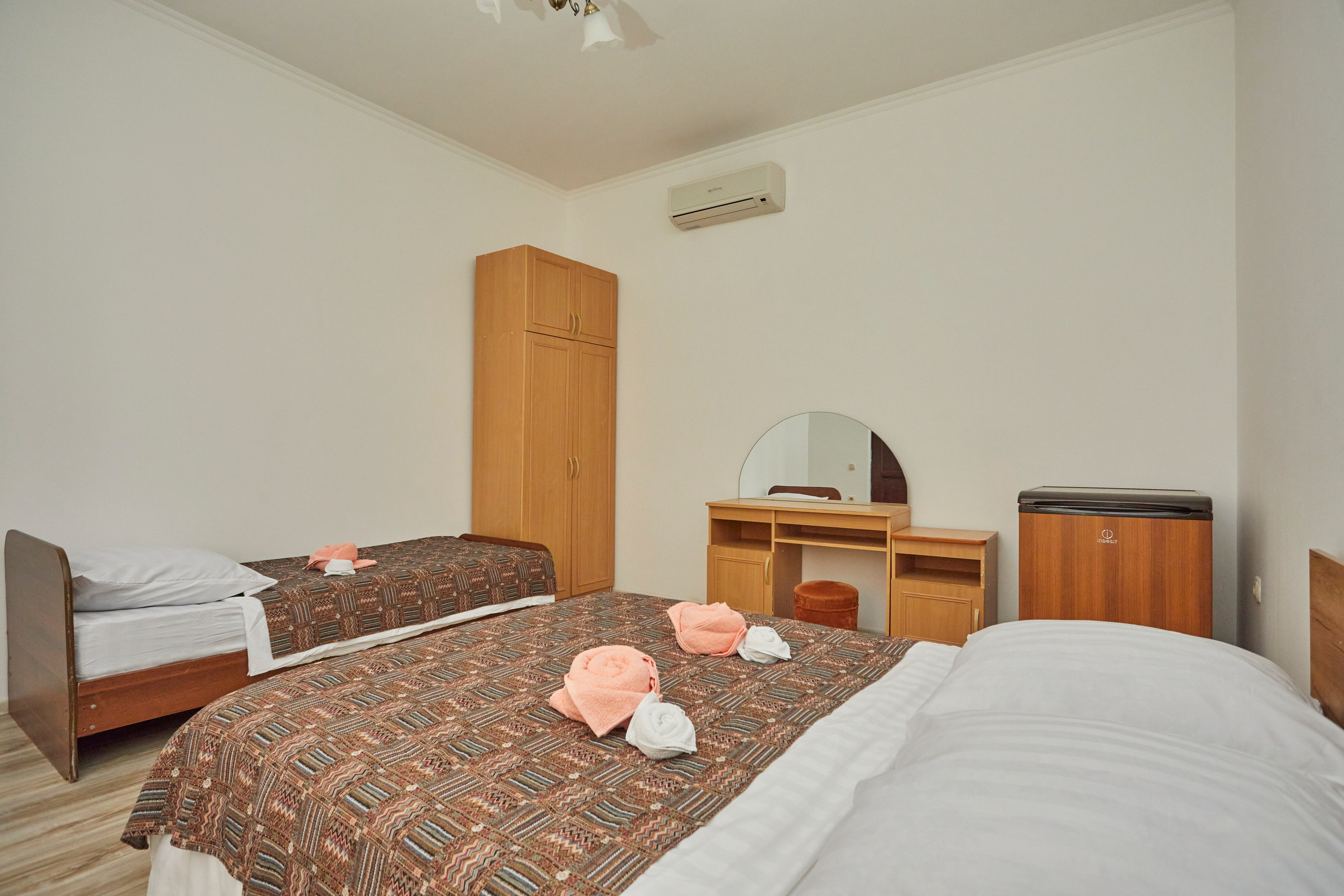 фотосъемка интерьеров гостиницпрофессиональный фотограф отелейпродающие фото для яндекса островок Островок, Суточно.ру, Твил, Отелло, Яндекс.Путешествия, Travelata , Hotellook фотограф для отеляинтерьерная съемка номеровфотосъемка апартаментоврекламное фото гостиниц