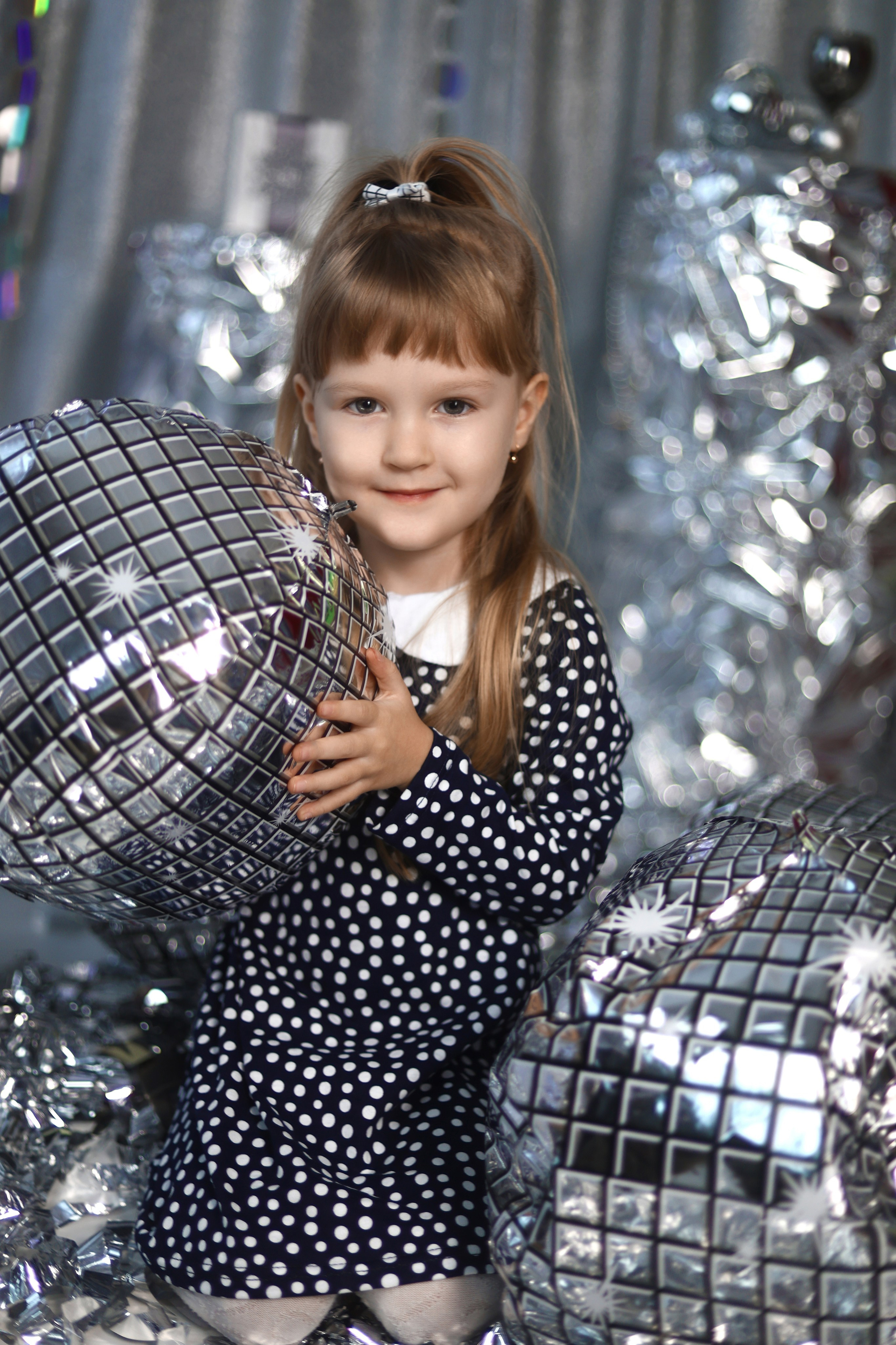 Семейные фотосессии студийные; новогодние, тематические, домашние и тд. Выпускные альбомы для школ и Детских садов в Барнауле /Выпускные/Свадебные/Детские/Семейные и др. виды съёмок /Фотограф Вера Валейко