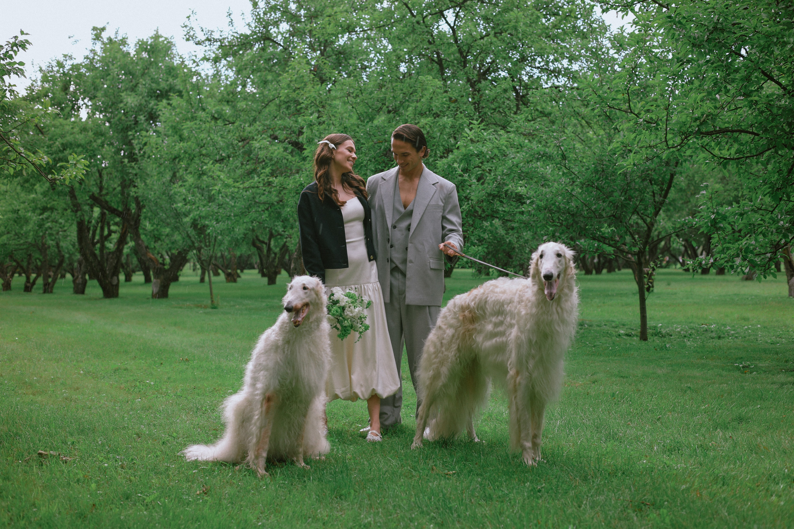 Дмитрий и Дарья. Свадебная прогулка в парке с собаками. Семейный и свадебный фотограф в Москве и области EVGENIA SAVI