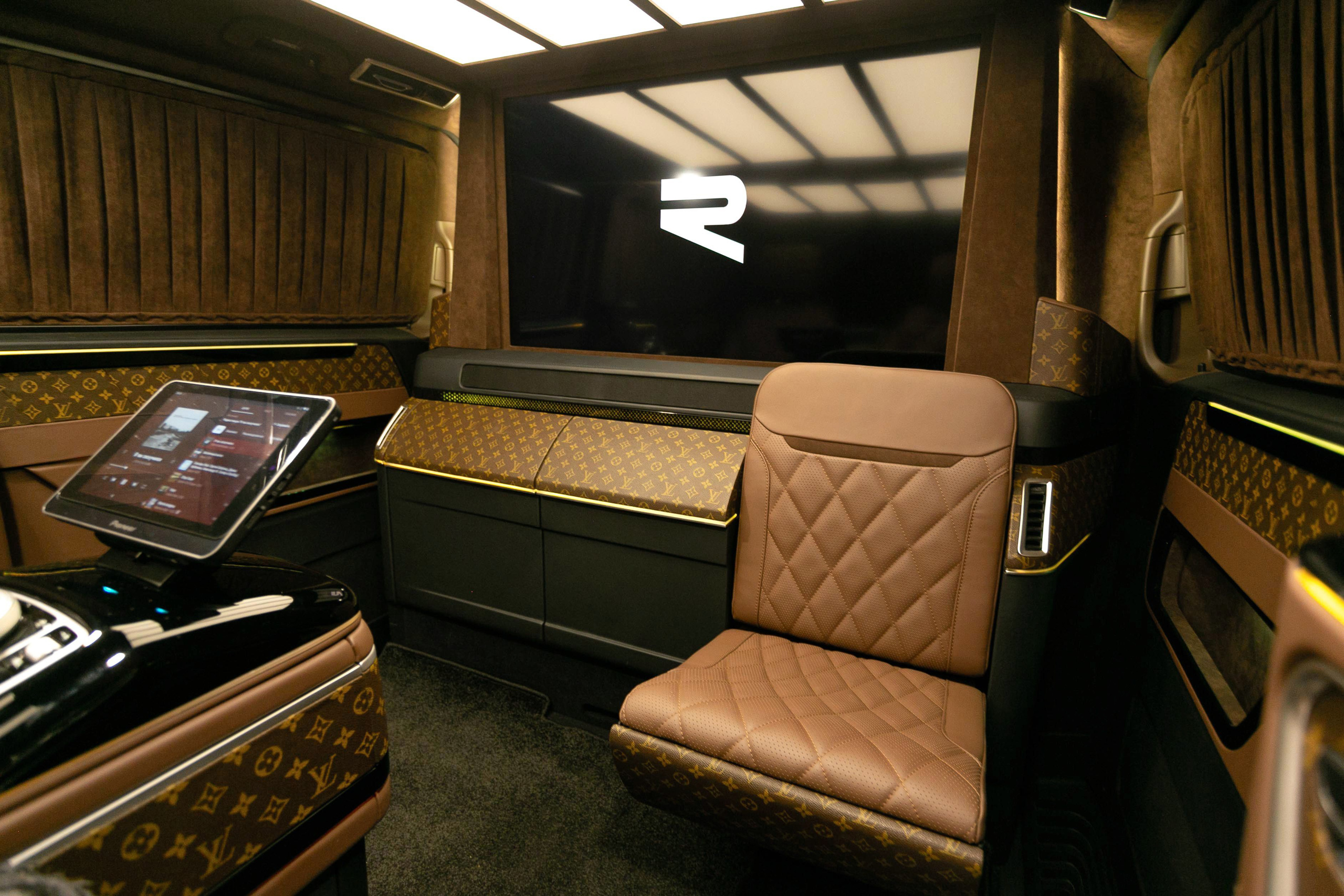 Фотосъемка V-class louis Vuitton в Москве. Фотограф | Михаил Буш Смоленск